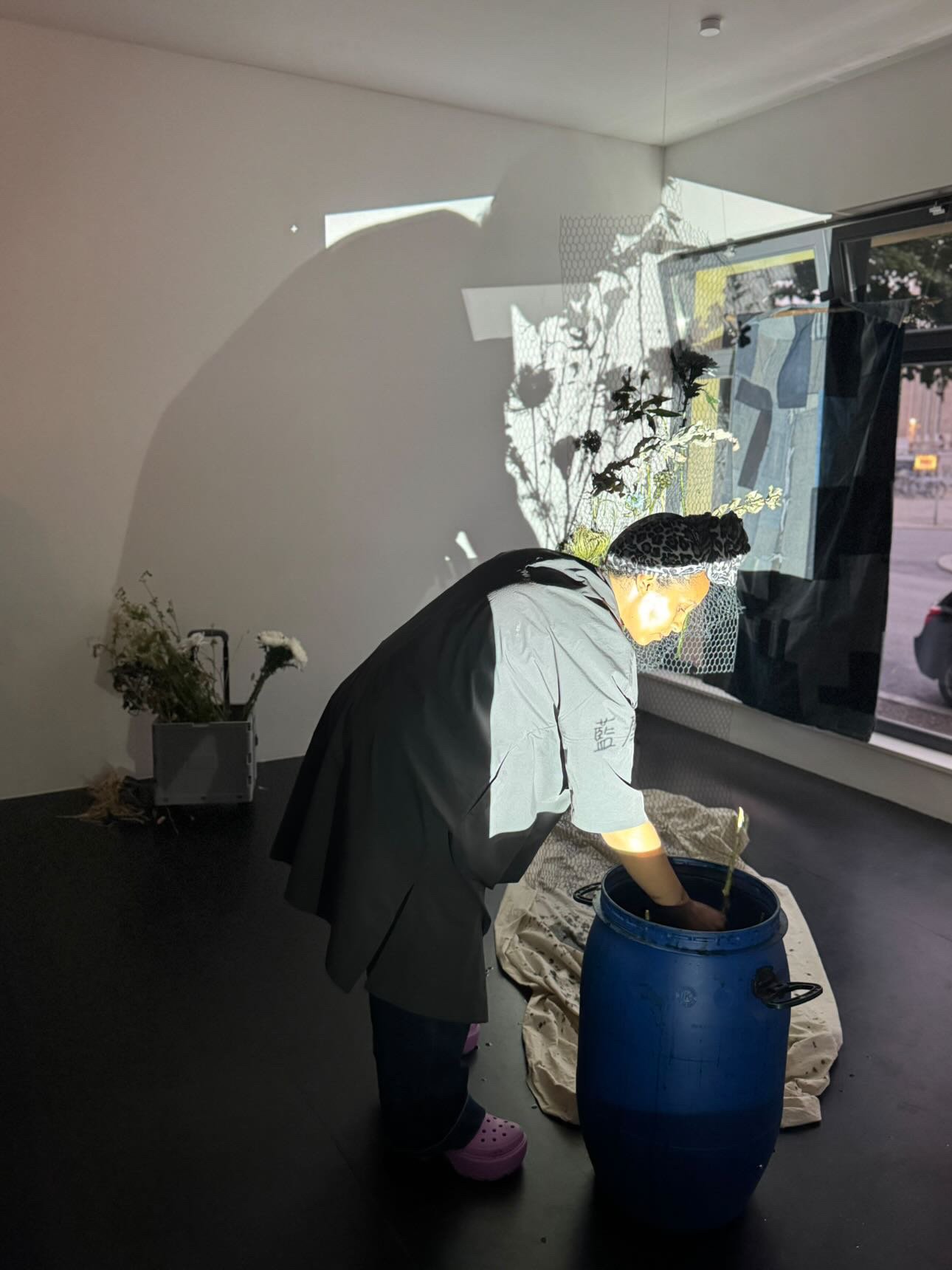 Indigo flowers performance at Nion Playground gallery 