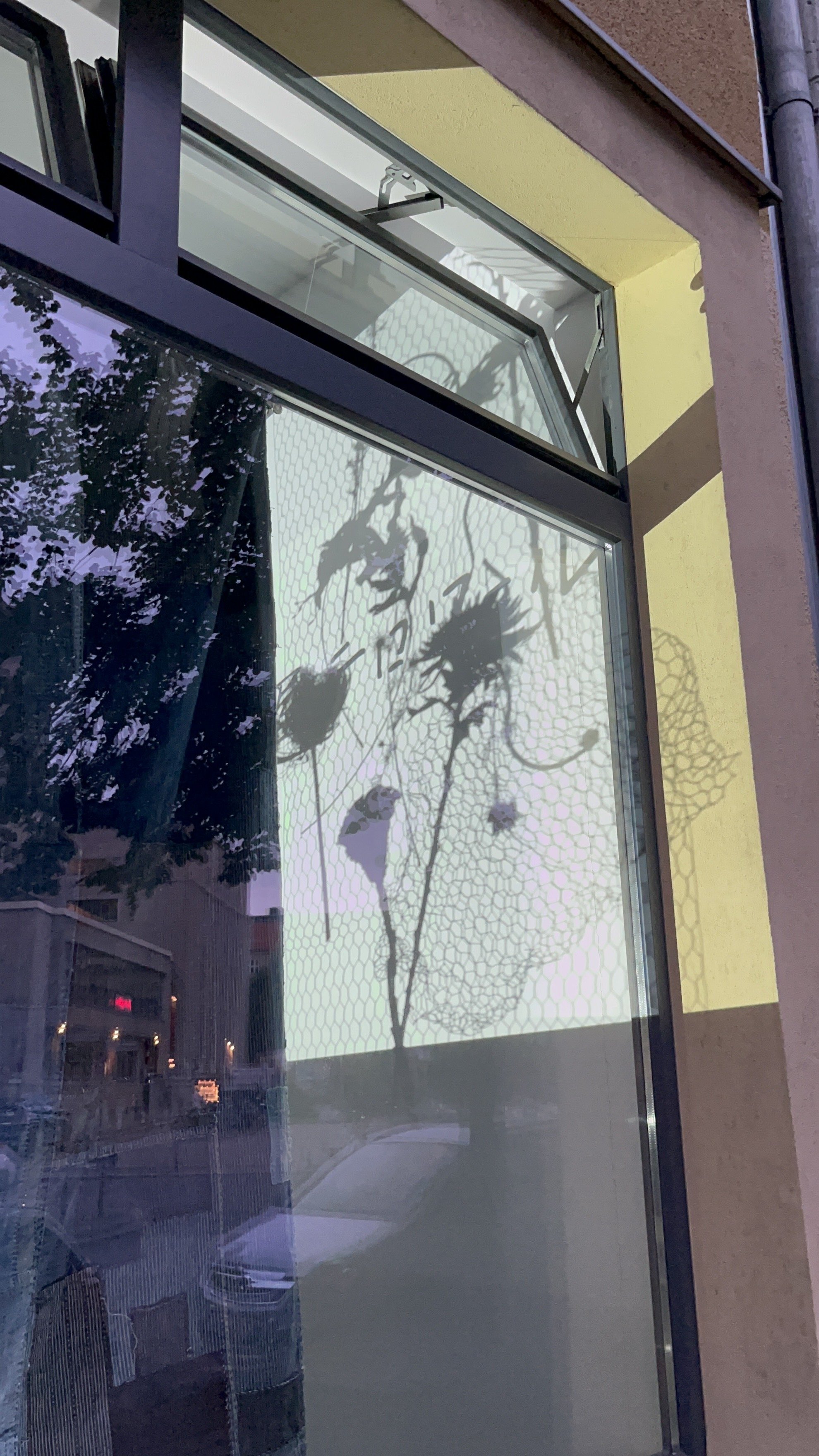 Indigo flowers performance at Nion Playground gallery 