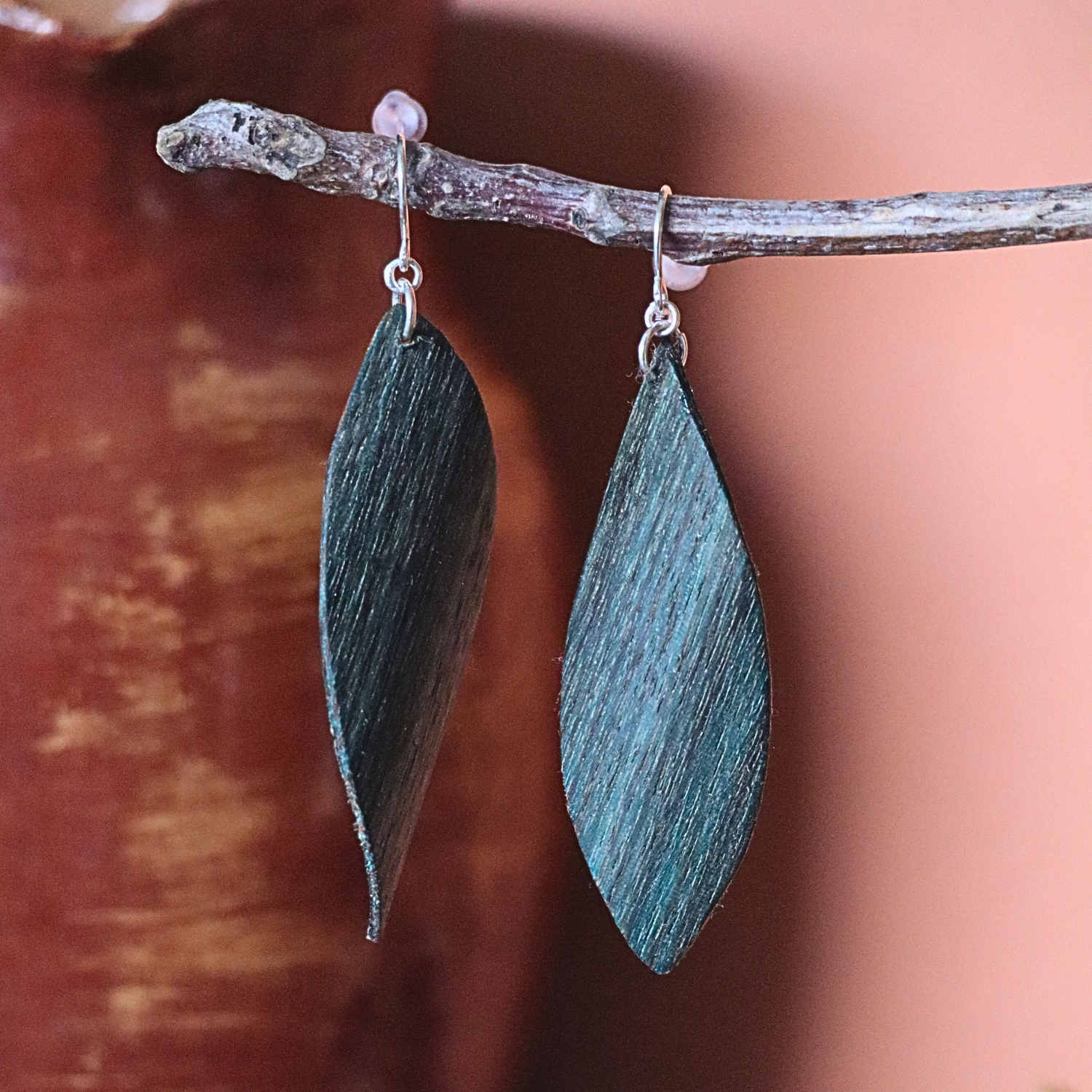 Boucles d'oreilles en bois - Feuille de Zébrano teint