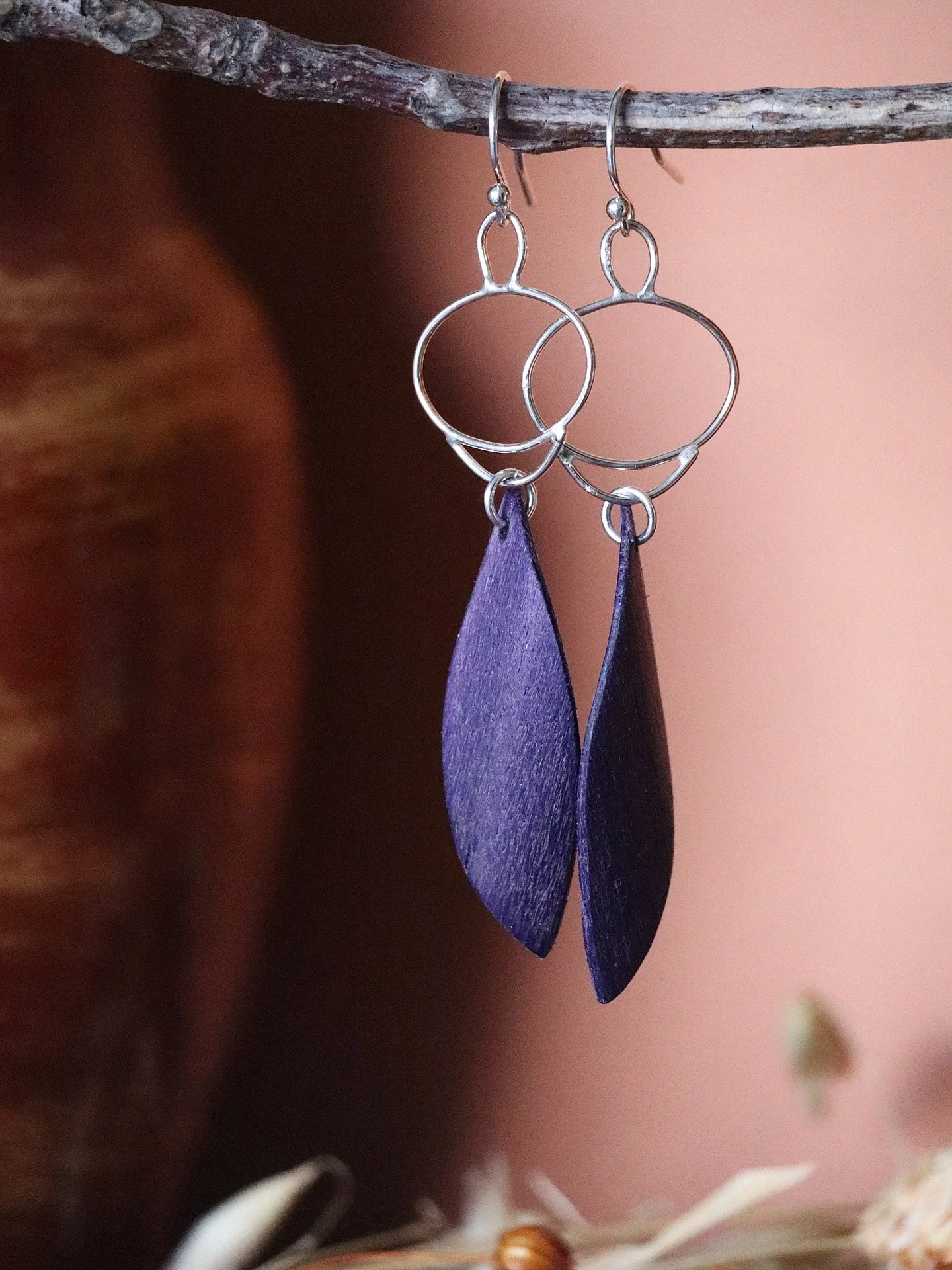 Bois courb&eacute; &amp; Argent 🍂
🌷Tulipier teint 
#bijoux
#bijouterie 
#artisanat 
#creation