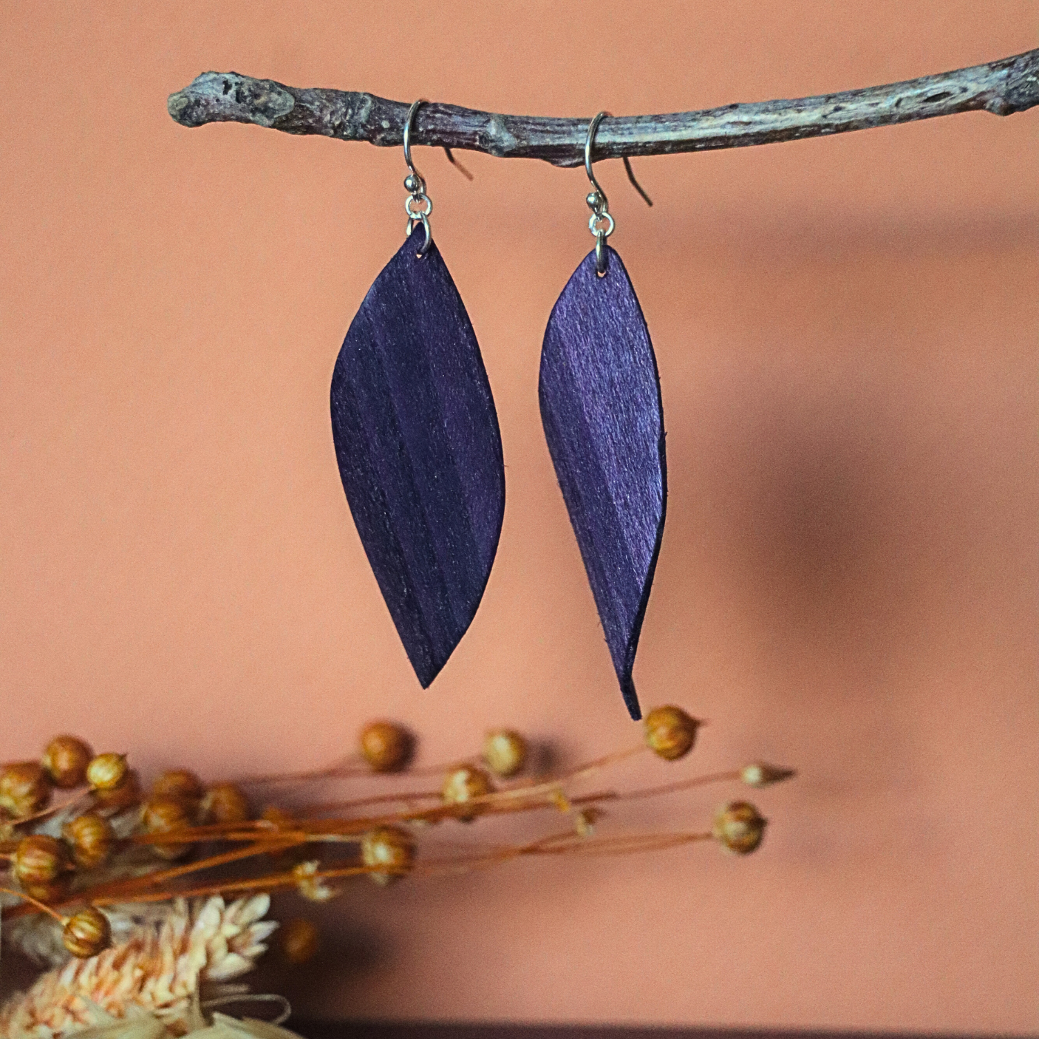 Boucles d'oreilles en bois - Feuille de tulipier teint
