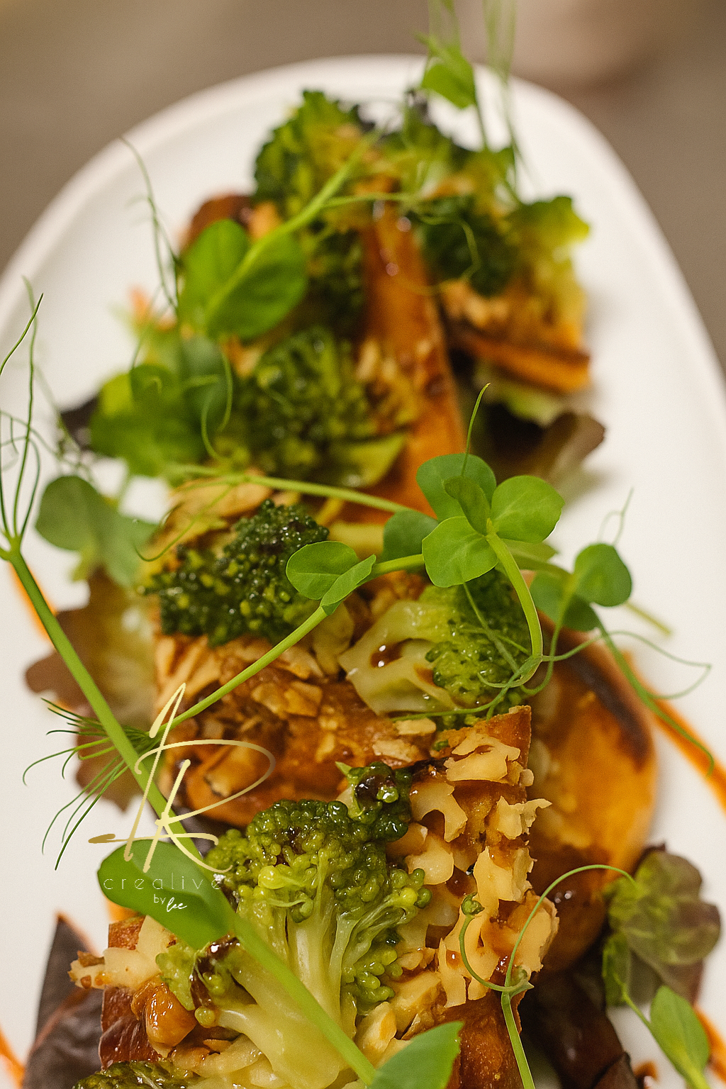 Verduras salteadas con brócolis y pesto aromático de hierbas frescas