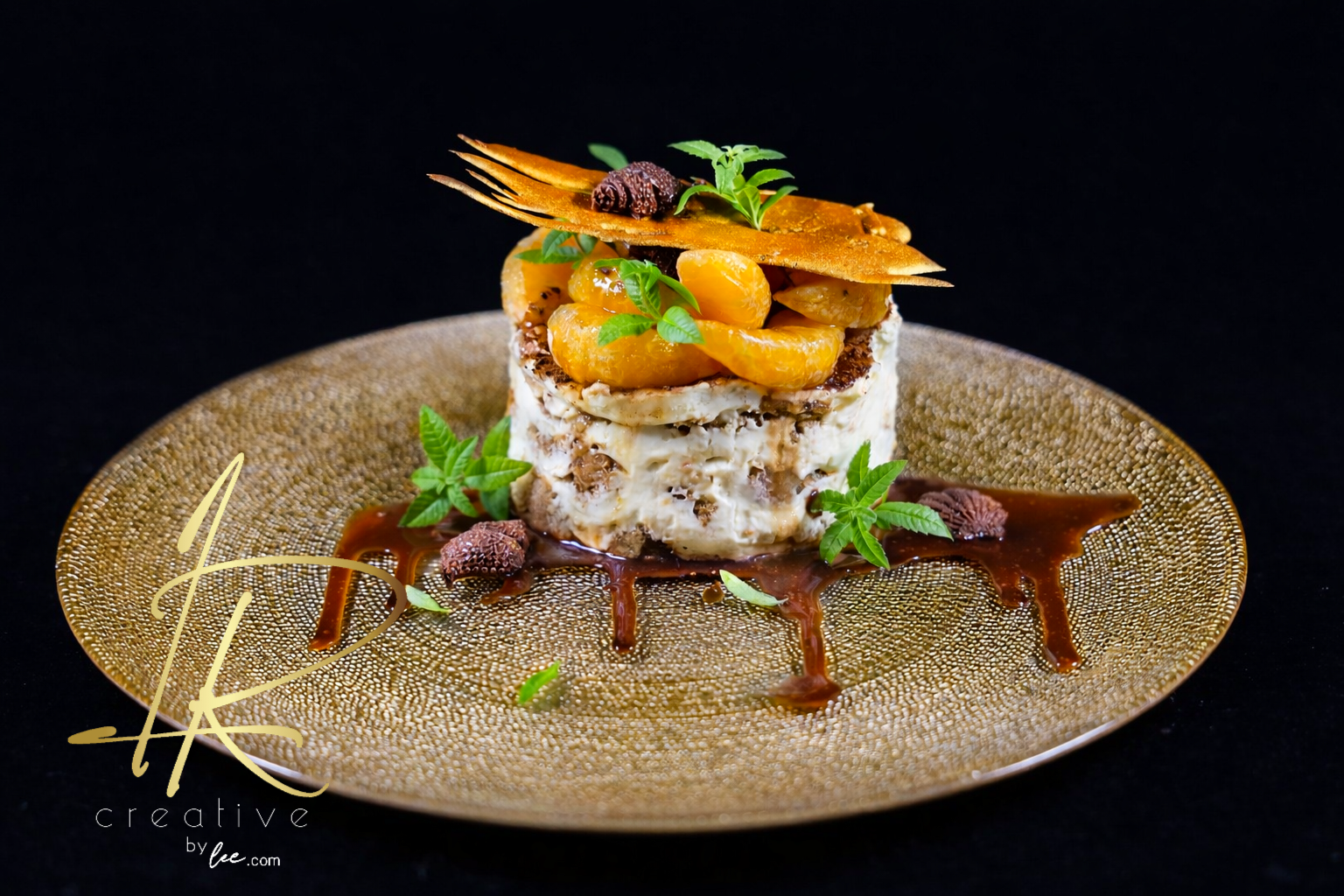 Tiramisú de naranja a la florentina con mascarpone cremoso y notas cítricas, postre gourmet creado por un chef profesional en Portugal.