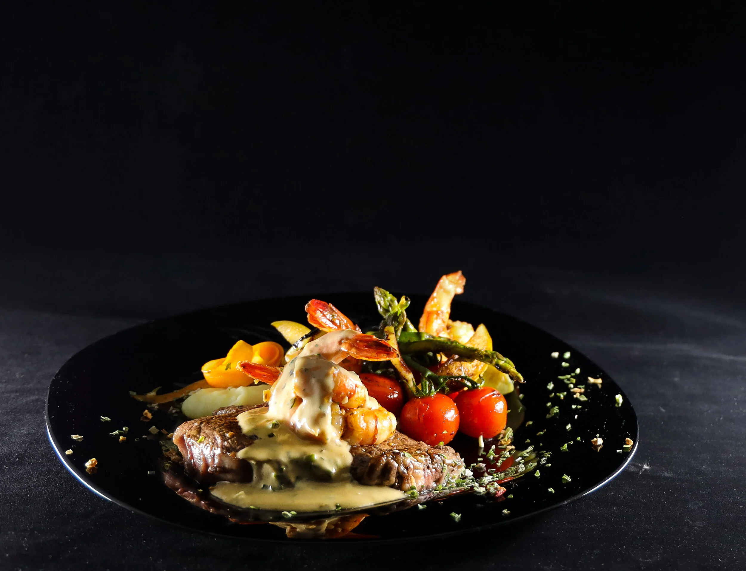 Surf and Turf con filete de ternera y gambas a la plancha con salsa cremosa