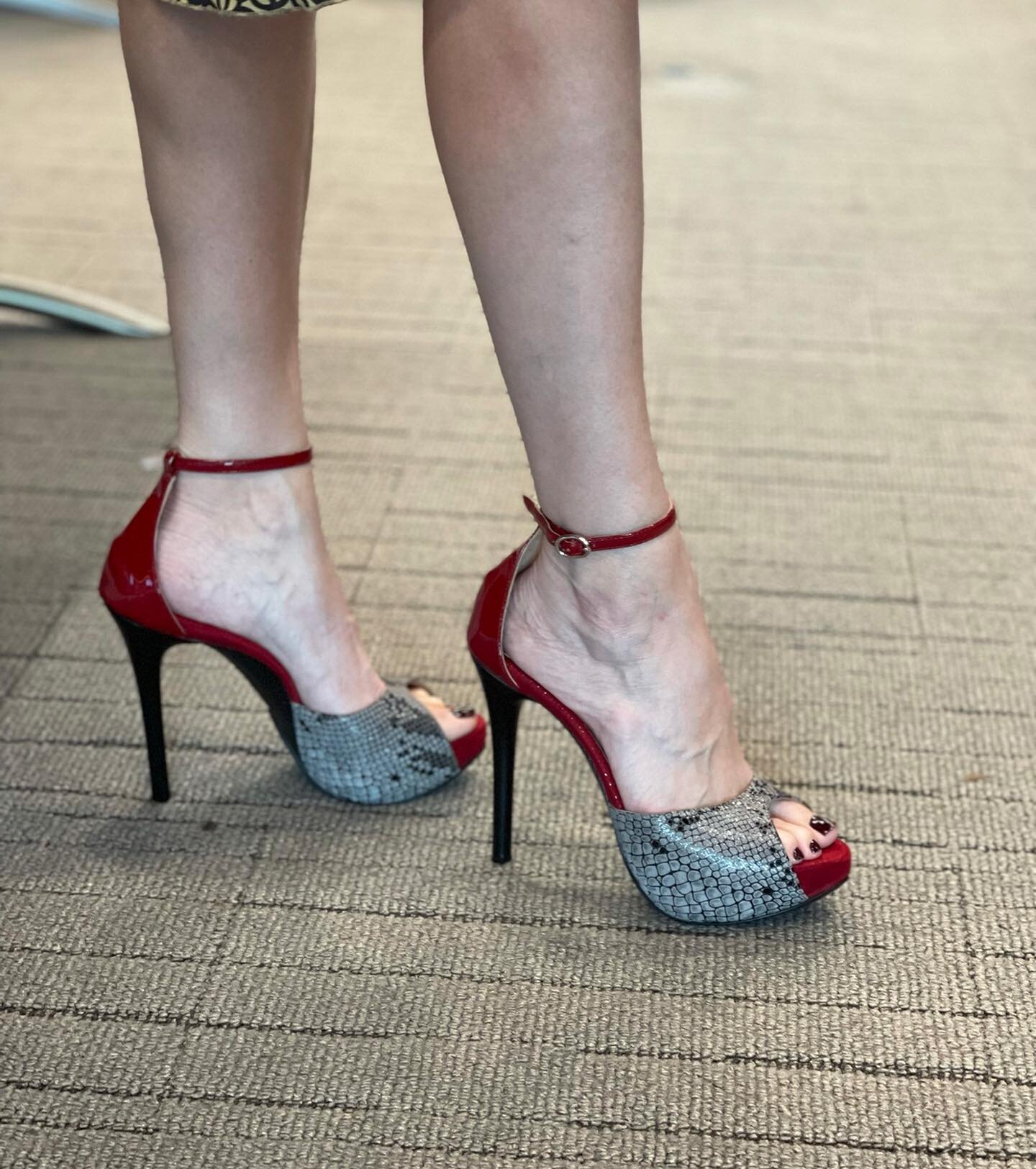 High-heeled shoe - Wikipedia