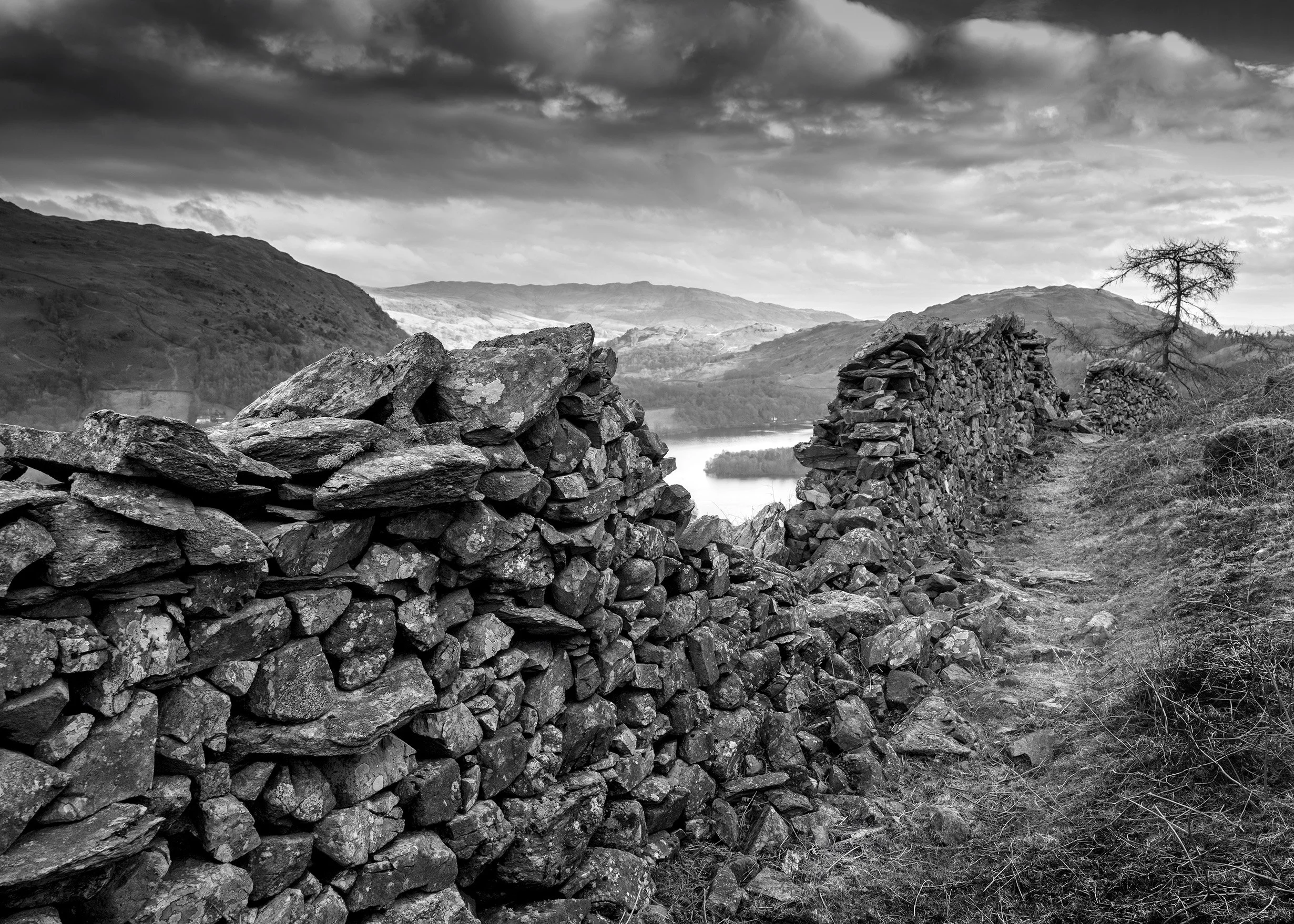 Stone wall over Grasmere.jpg