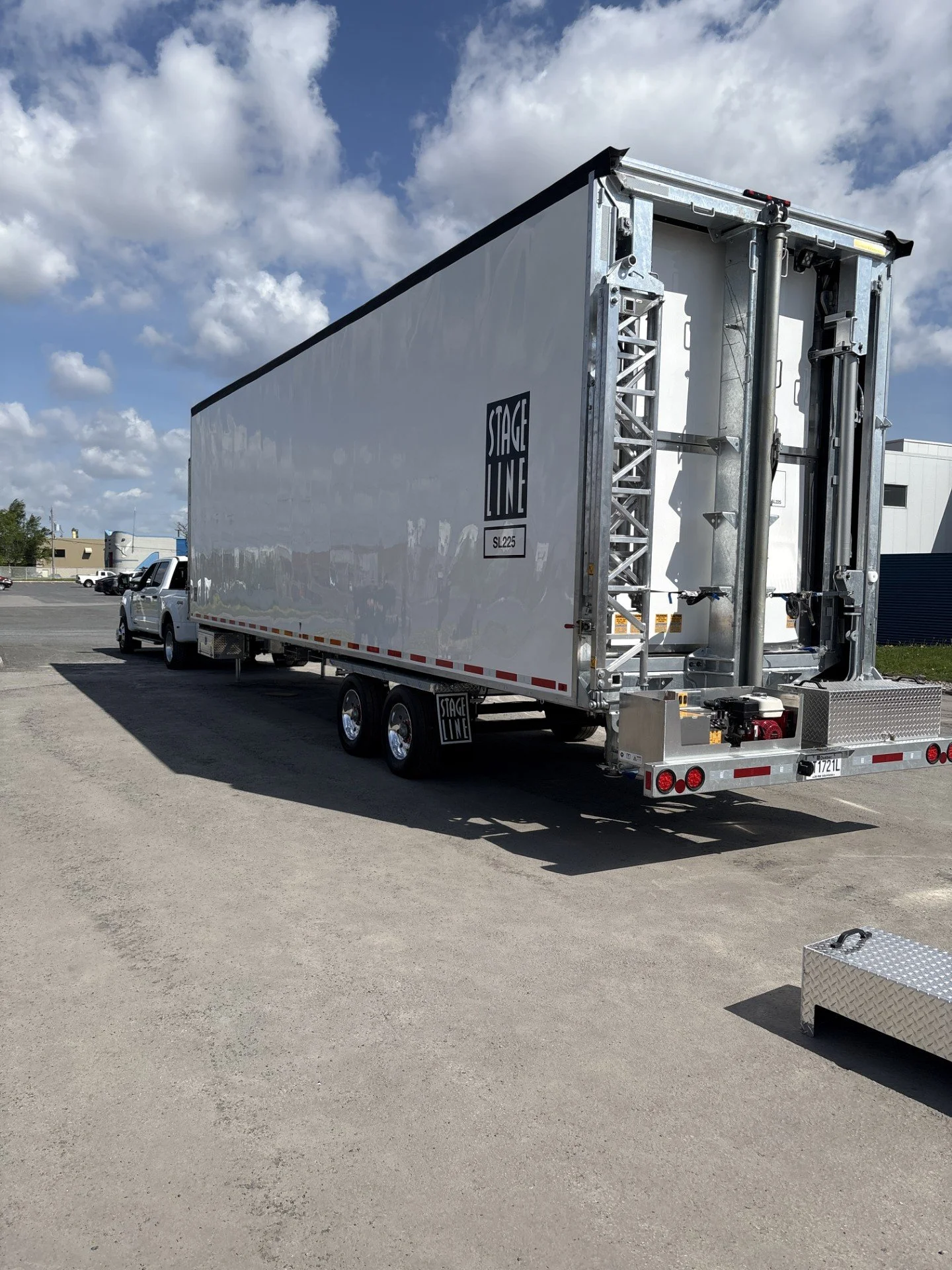 SL225 Trailer.jpg