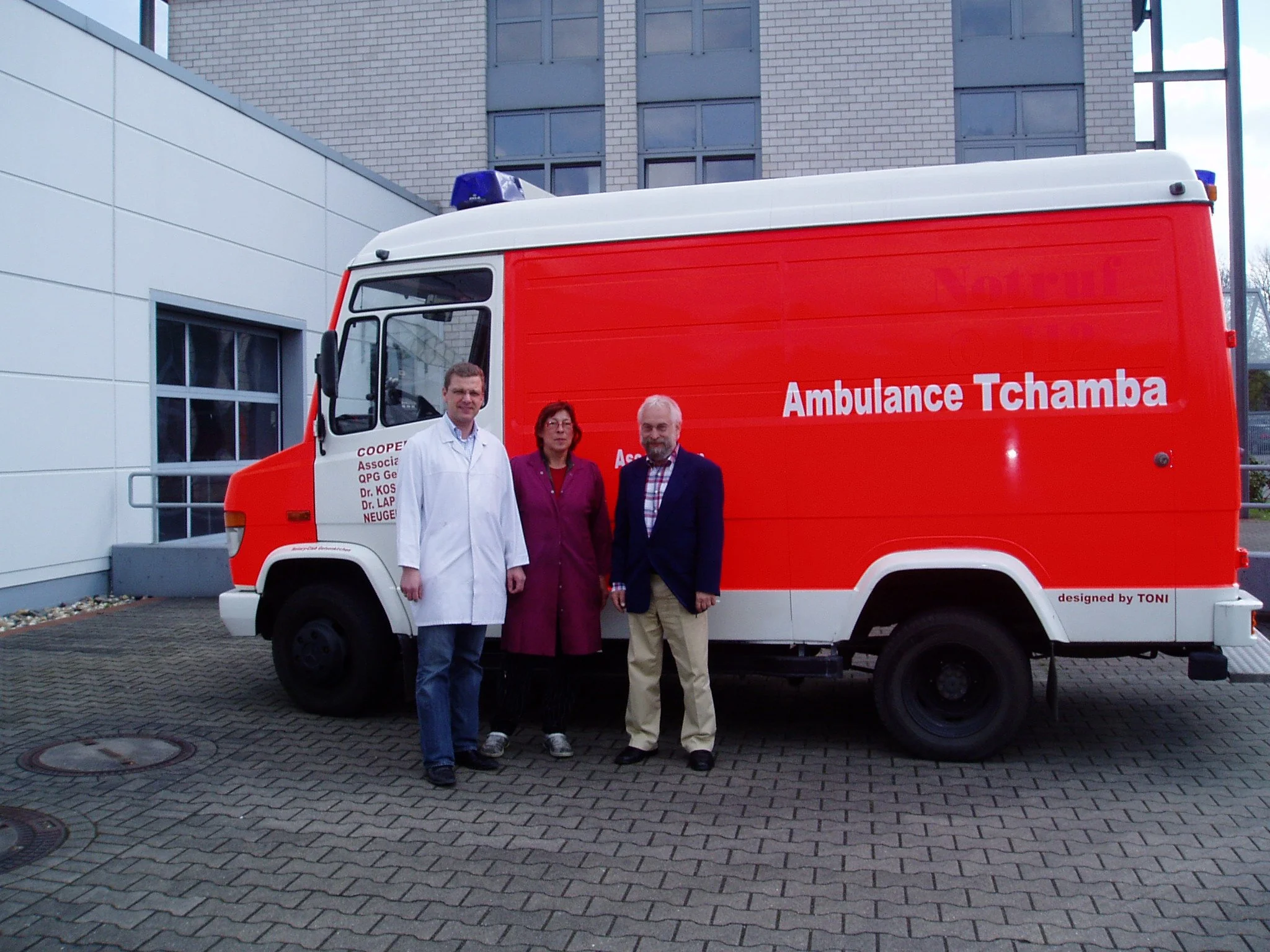 krankenwagen-fr-togo_7406838710_o.jpg