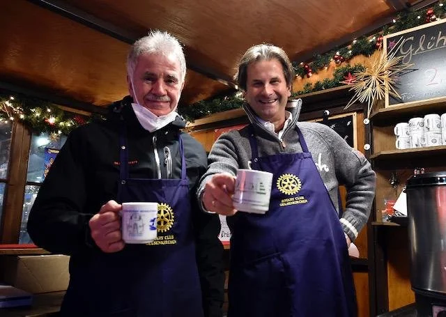 Glühweinstand 2021 Markus und Gerd.JPG