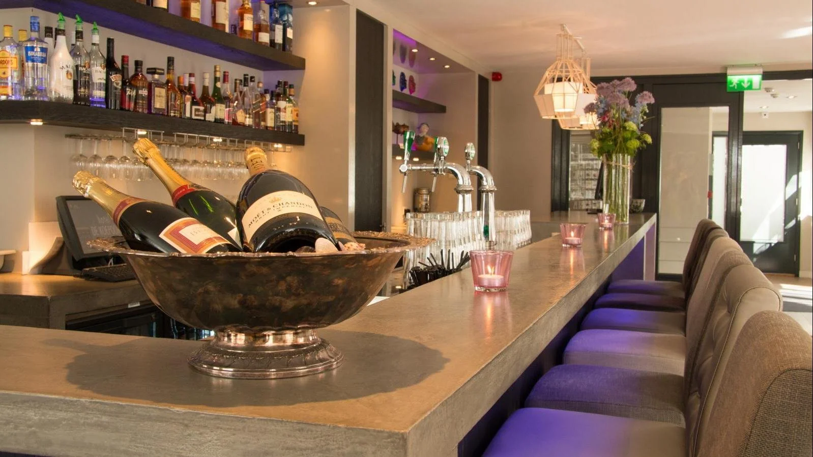 Club-Hotel Bar.jpg