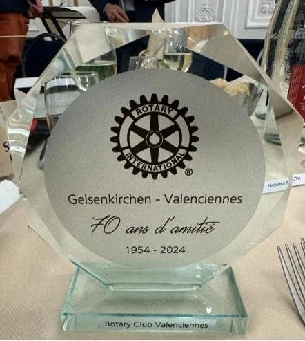 Glasgravur 70 Jahre Freundschaft .jpg