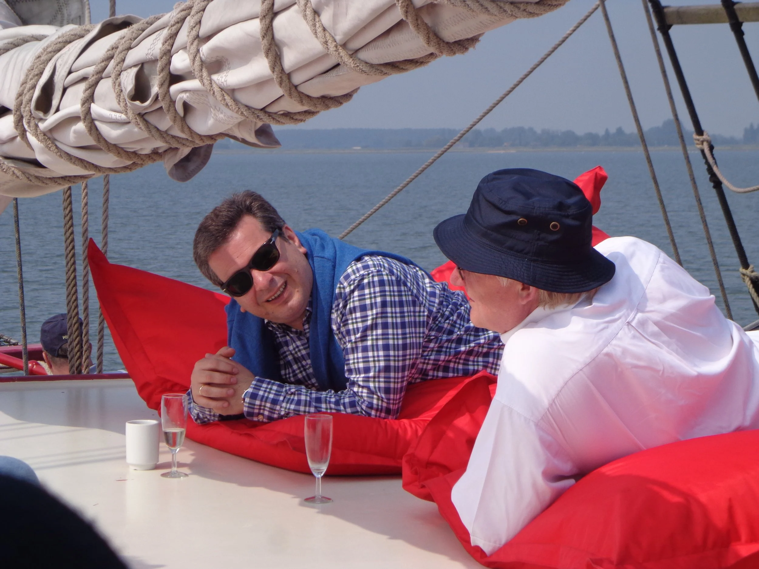 An Bord der Bounty - Gespräche.JPG