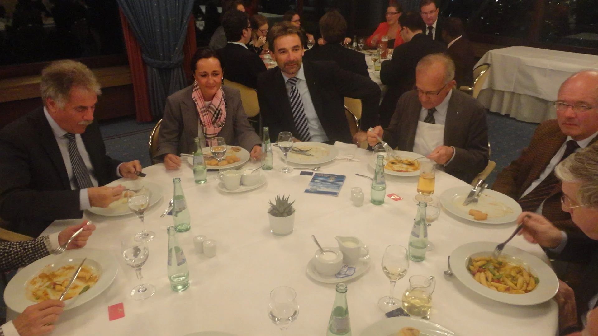rotaryabendmeeting-2592012-007_8488169291_o.jpg