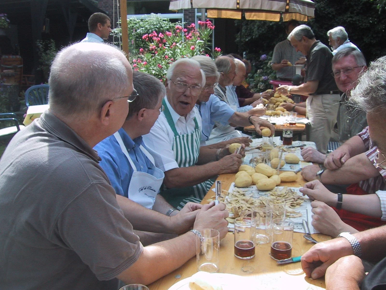 reibekuchenessen-08-2003_7406298390_o.jpg