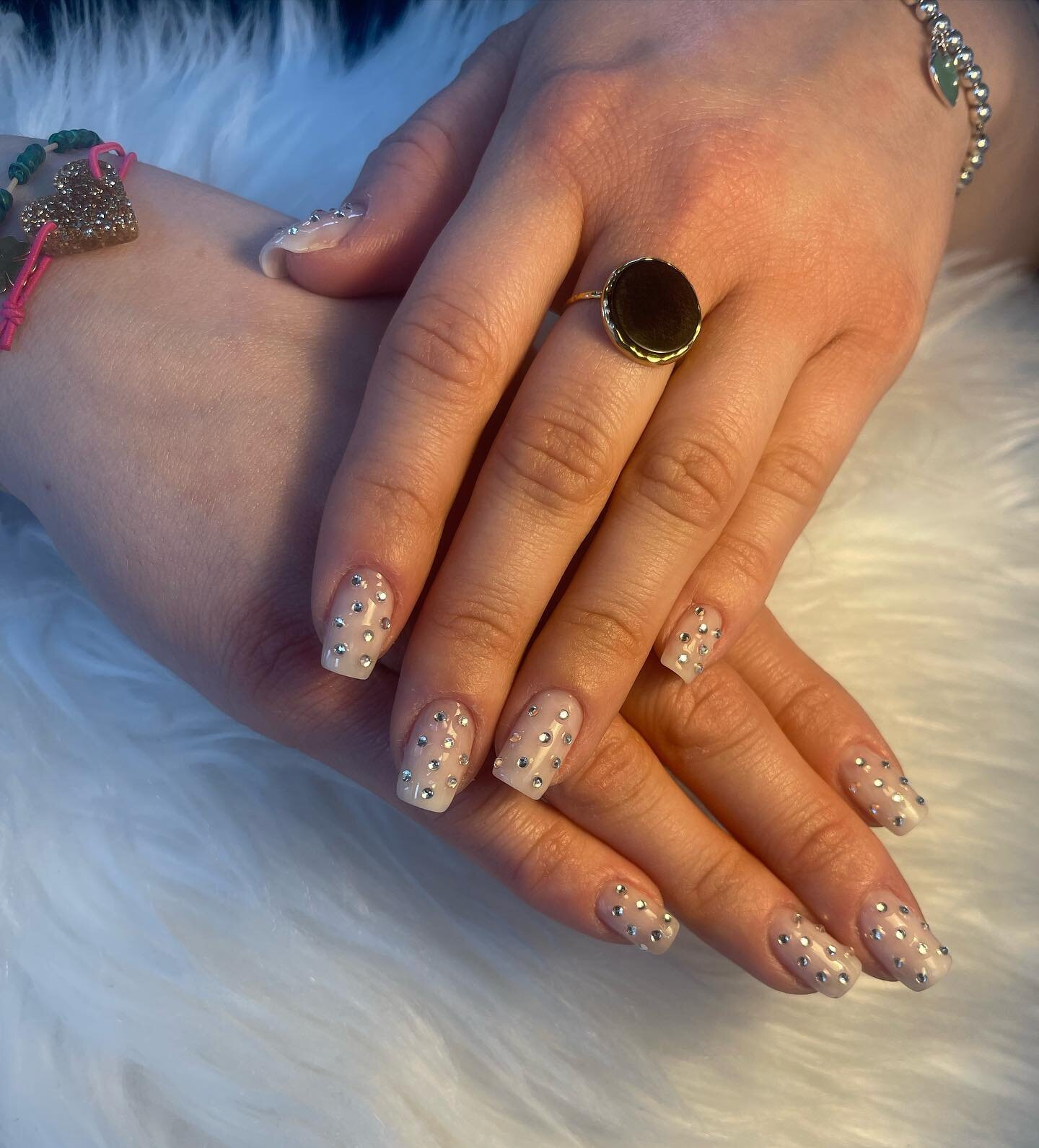 Bonnes vacances de P&acirc;ques 🌷🐣 - Pose de gel r&eacute;alis&eacute; par Alina @nailsbaline 📍Rue de Montbrillant, 84 - 1202 Gen&egrave;ve &bull; 
.
.
#nail #nails #nailart #gelnails #gel #manucure #manucuregel #manucuregel #geneve #prothesisteon