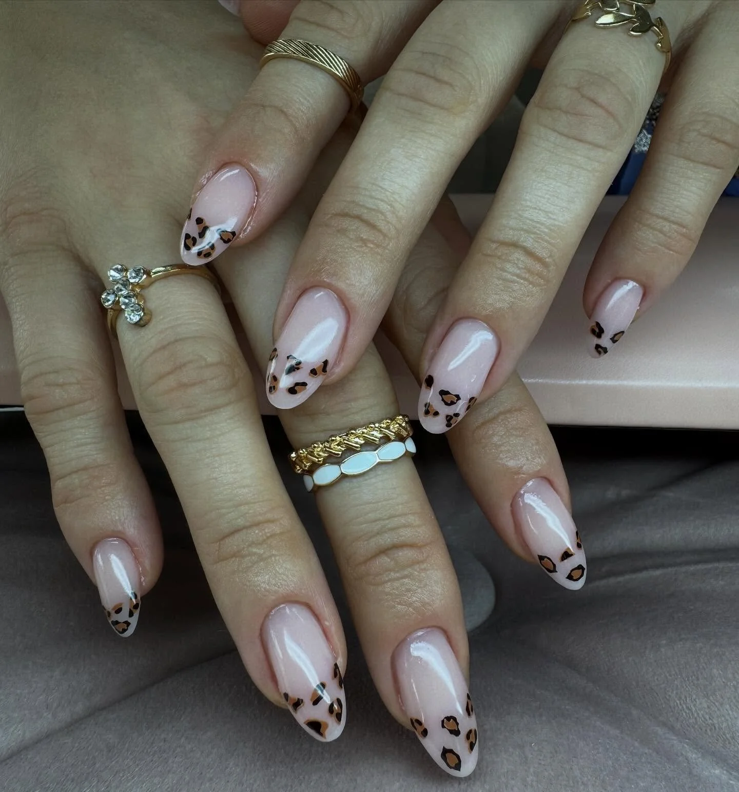 Autumn Vibes 🍂 Shine Coiffure Gen&egrave;ve ☎️ 022.734.84.14 📍Rue de Montbrillant, 84 - 1202 Gen&egrave;ve &bull; 
.
.
#nails #nail #gelnails #nailart #prothesisteongulaire #gel #manucure #manucurerusse #geneve #genevanails #onglesgeneve #shinecoif