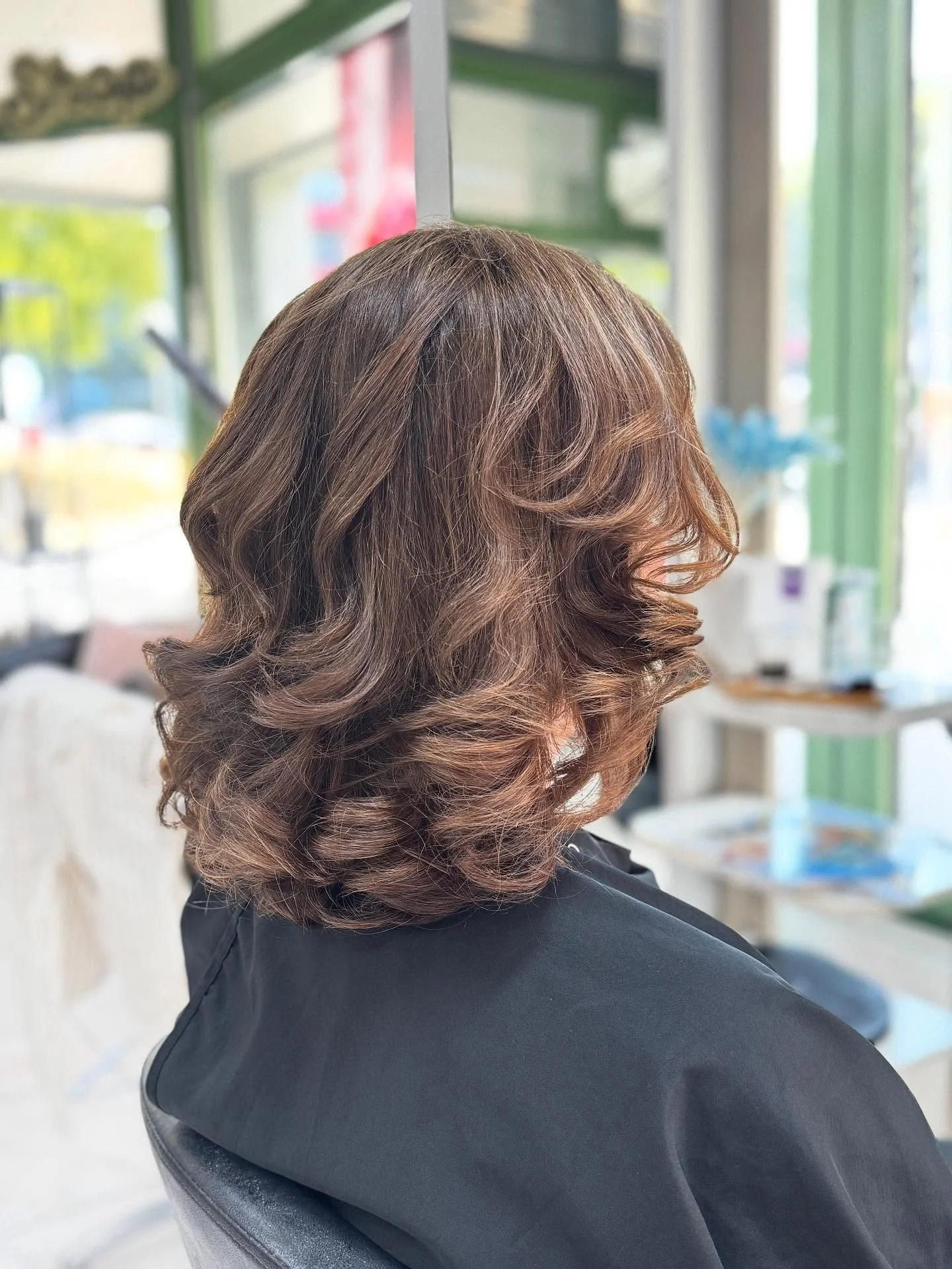 Shine Coiffure Gen&egrave;ve ✨ &bull; 
.
.
#hair #blowdry #haircare #shine #coiffeur #coiffuregeneve #brushing #haircolor #onu #unhcr #cicr #oms #omc #geneve #keunehaircosmetics #keunecolor