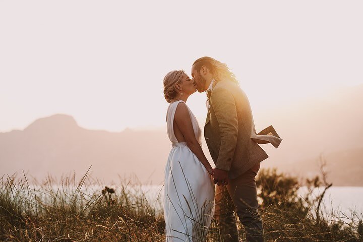 Sunset kisses - It&rsquo;s beginning to feel a lot like summer. The timing of this wedding meant the couple could grab a few moments together to take it all in. Whilst I crashed through the undergrowth with the grace of an elephant wearing crocs. 

#