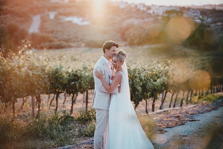 Summer Loving - summer is now fully in the air. A hectic week of weddings to come. First lot of editing almost finished. Busy busy. Riding the photographic high. 

#summerweddings #weddingphotography #weddingphotographer #cretewedding #fujifilm #fuji