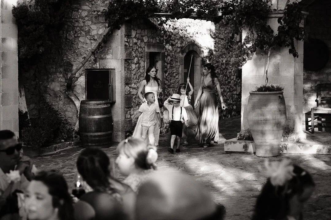 &lsquo;Five Go&hellip;&rsquo; - a lovely wedding scene brought to mind the Enid Blyton adventures. &lsquo;What can we get up to next?&rsquo; 

#monochrome #blackandwhitephotography #documentaryweddingphotography #weddingphotojournalism #weddingreport