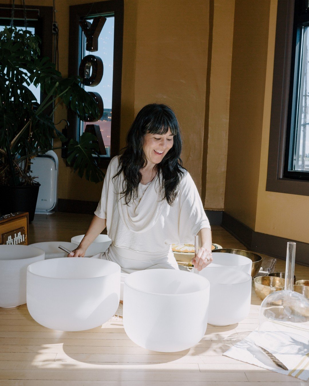 Crystal Bowl Sound Bath
with Laura Li Fong Yee
Saturday, March 28th 6:30-8pm
at Yoga Refuge Northwest

Immerse yourself in deep, healing sounds of 7 Crystal Bowls spanning the chakras, complemented by other sound healing instruments. This sound heali