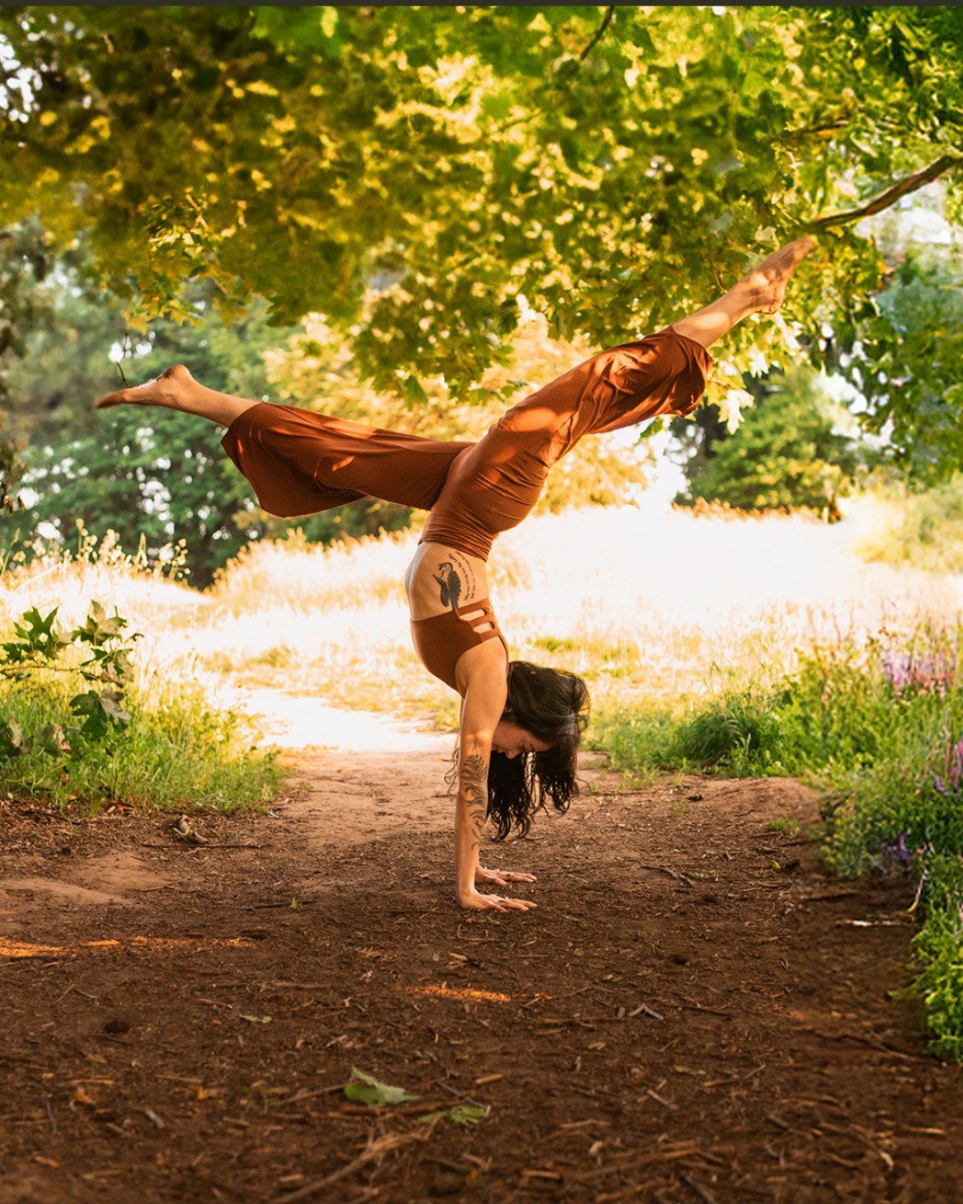 Sthira &amp; Sukha
Exploring Handstands &ndash; From Grounded to Lifted
Saturday, March 28th 12-2pm
with Birdie M

Curious about handstands but not sure where to start? This 2-hour Handstand 101 workshop with Birdie is a supportive, beginner-friendly