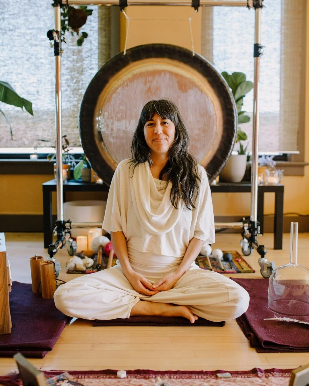 Happiest of birthdays to Laura Li Fong Yee! ✨

@crownandhearthealing we hope you have a fantastic day! 🥳

📸: @kelli.rad
#yoga #yogarefuge #yogarefugepdx #portlandyogastudio #pdxyogastudio #pdxyoga #yogateacher #montavilla