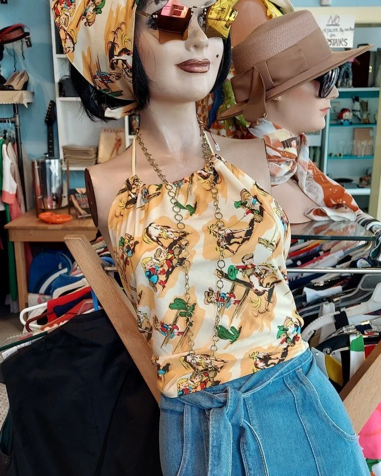 store Mannequin in 70's clothing