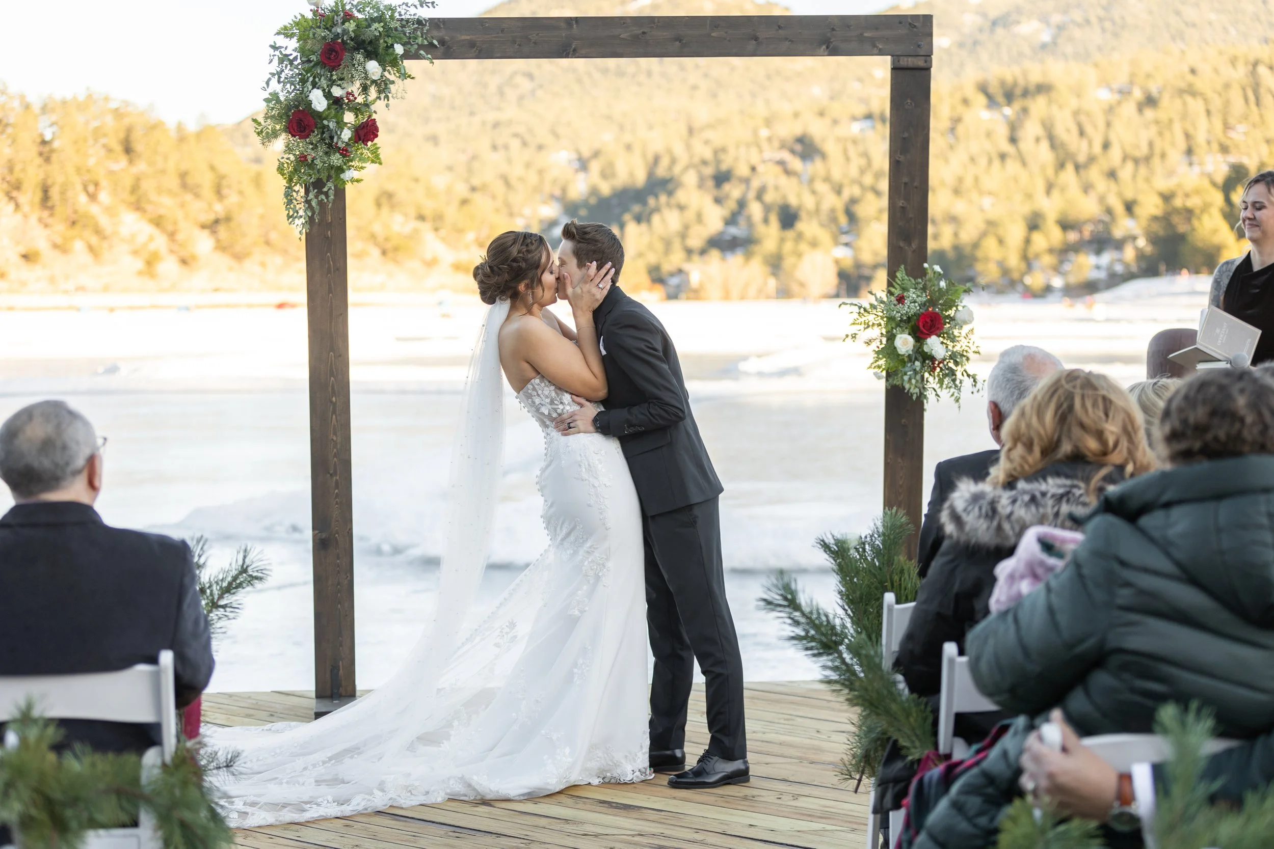 Wedding_121524_AmandaandKayla_SNEAKPEEK-064 (2).jpg