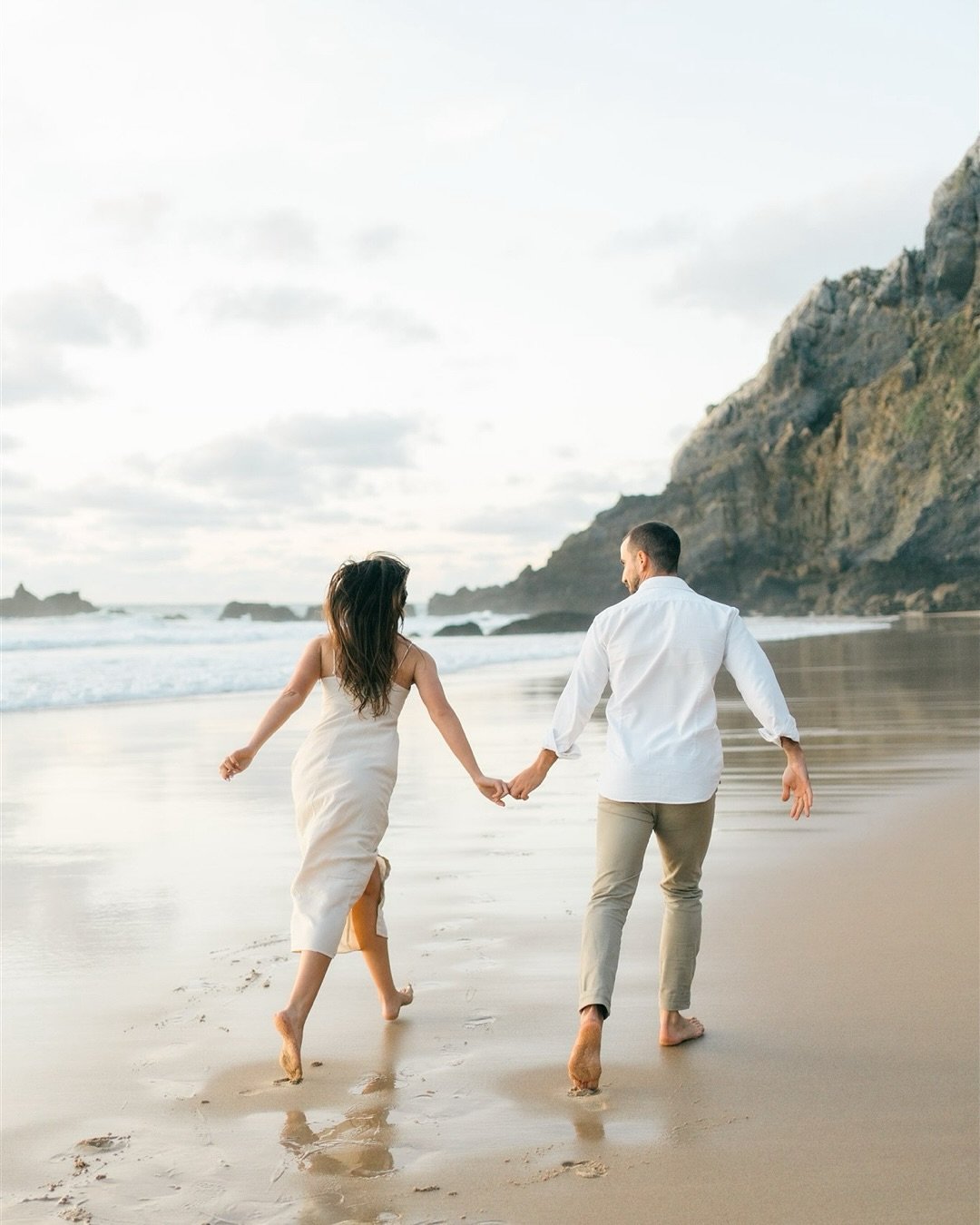 PT | O Rui e a Ana levaram-me a passear na praia com eles e o resultado foi este! ❤️ (E n&atilde;o &eacute; click bait, mas a &uacute;ltima foto desta sequ&ecirc;ncia &eacute; mesmo a melhor! 🤭) Sabem quando me perguntam se podem levar c&atilde;es p
