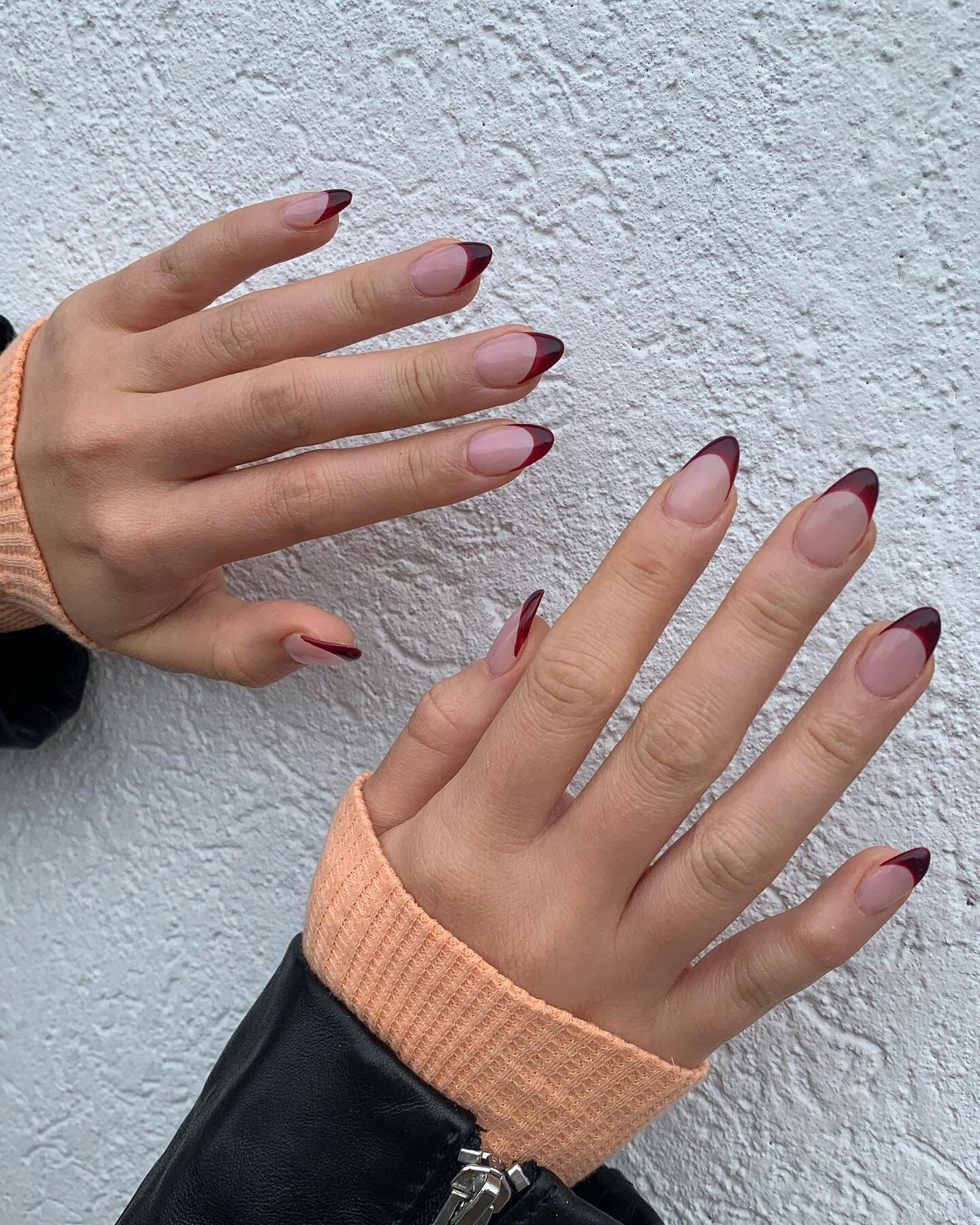 🍷 ₜᵢₚₛ

Online BOOKING available, link in BIO or www.LuxyNails.ca 

Plan ahead for the holidays 🎄

#fallnails #winetips #winetime #redwine #darkscarlett #frenchtipnails #LuxyNAILSeries