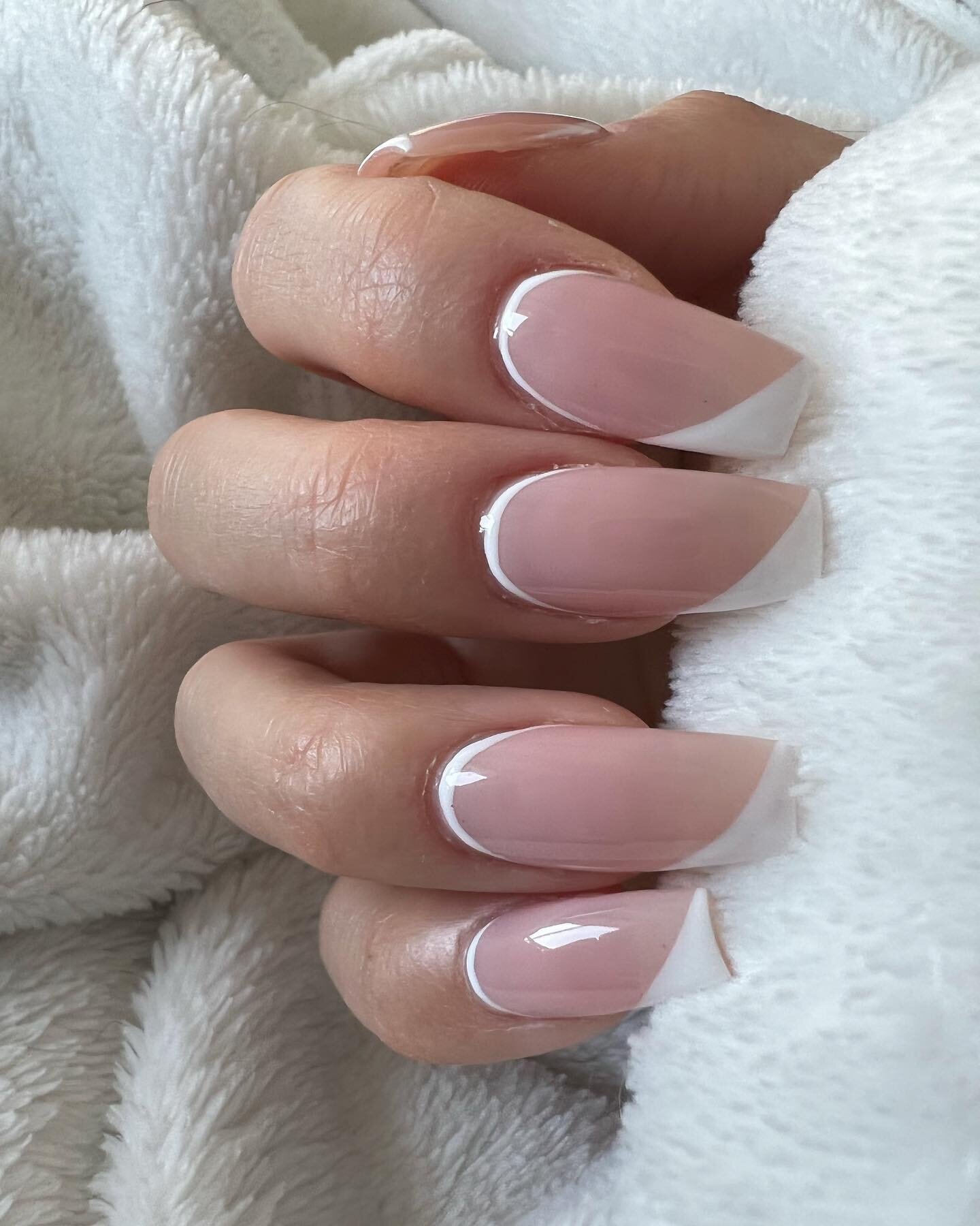 𝒫𝓇𝑒𝓉𝓉𝓎 𝒾𝓃 𝒲𝒽𝒾𝓉𝑒 🤍

🎄 As the holiday season approaches we encourage all of you to book ahead to avoid disapointments. 
We will always try our best to accommodate 💅✨

Online Bookings available, link in BIO ⬆️⬆️ or www.LuxyNails.ca 

#wi