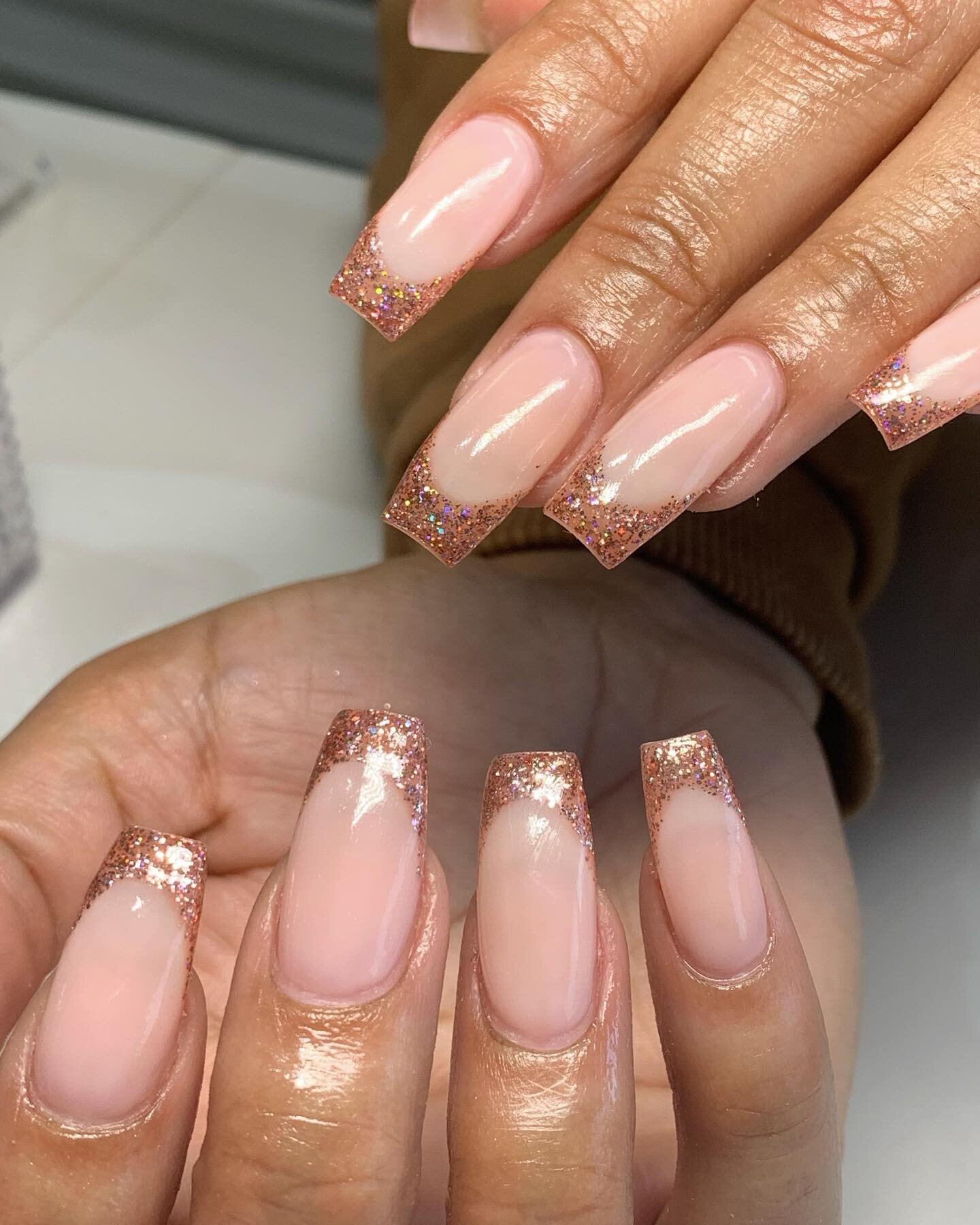 French Mani but make it Sparkly✨ 

We opened up extra days and times to accommodate the holiday season 🎄 Please check online for availabilities. Book online and secure a spot,link in BIO ⬆️⬆️ or www.LuxyNails.ca 

✨Send is a DM for waiting list, we 