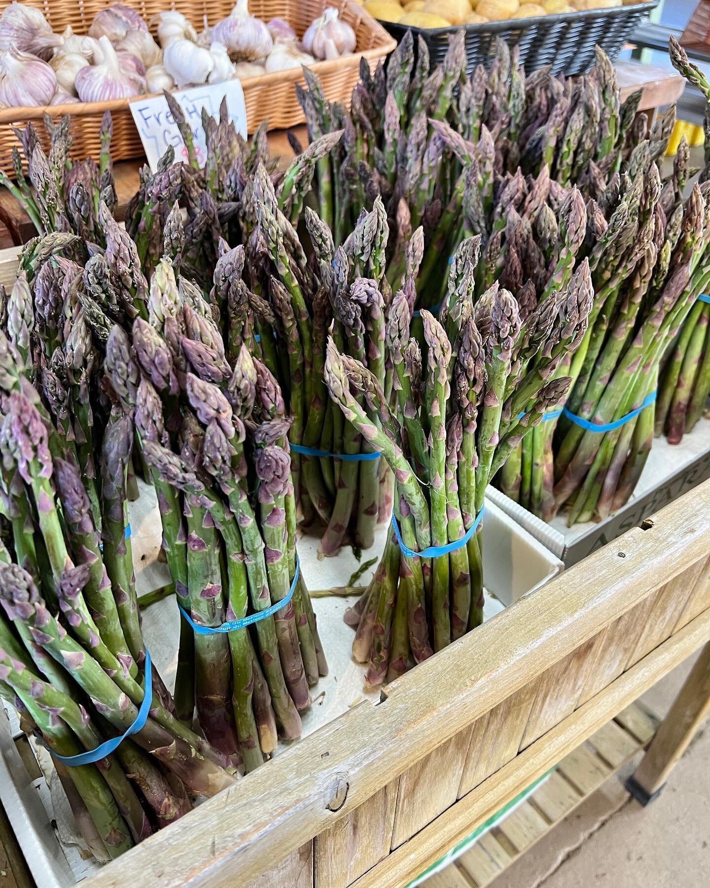 Local asparagus is in ‼️

Get a taste of these fresh cut, beautiful stalks of that green goodness 😍 

Don&rsquo;t miss it! Open 9-7pm!

#freshstart #startyourdayfresh #shoplocal #asparagus #local