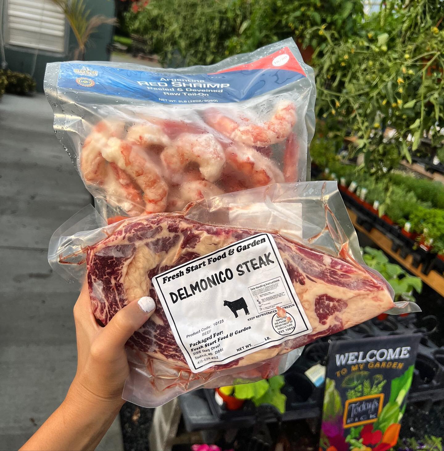 Surf n&rsquo;Turf 🤩 Reef n&rsquo; Beef! 

Don&rsquo;t forget to grab wild caught Argentinian shrimp along with some local cuts of steak😍 

Treat your momma right! #mothersday #freshstartfg #startyourdayfresh #shoplocal