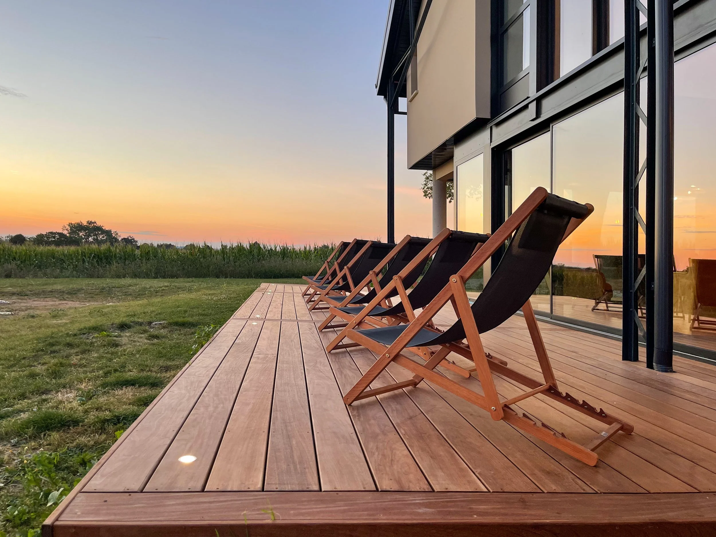 Give me a blank canvas and I will raise you a middle finger. &nbsp;