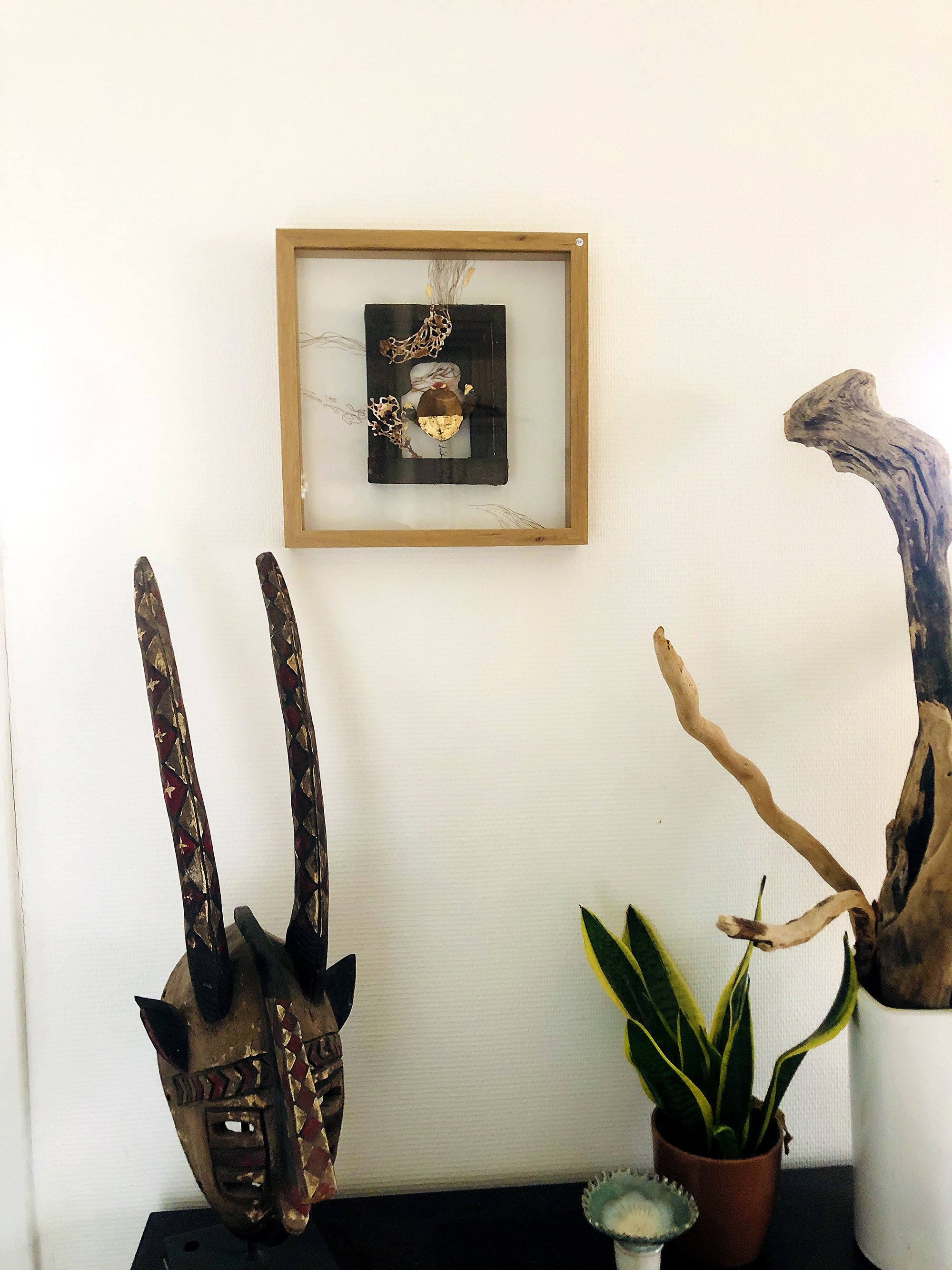 creaturquoise_cabinet_curiosites_or_fleurs_bois_indien_deco.jpg