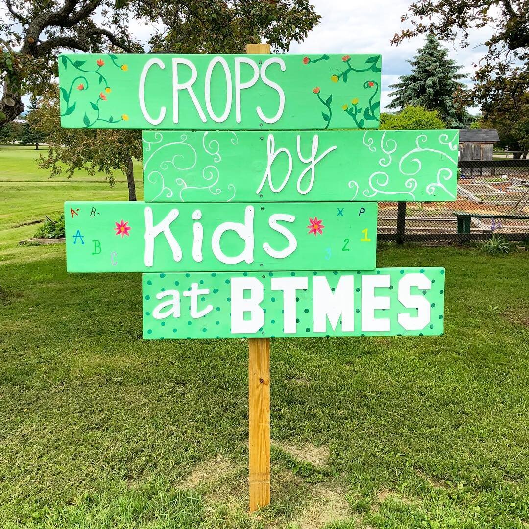 Thanks to two of our 7th graders (and many helping hands), our school garden has a fresh sign!
#designlab