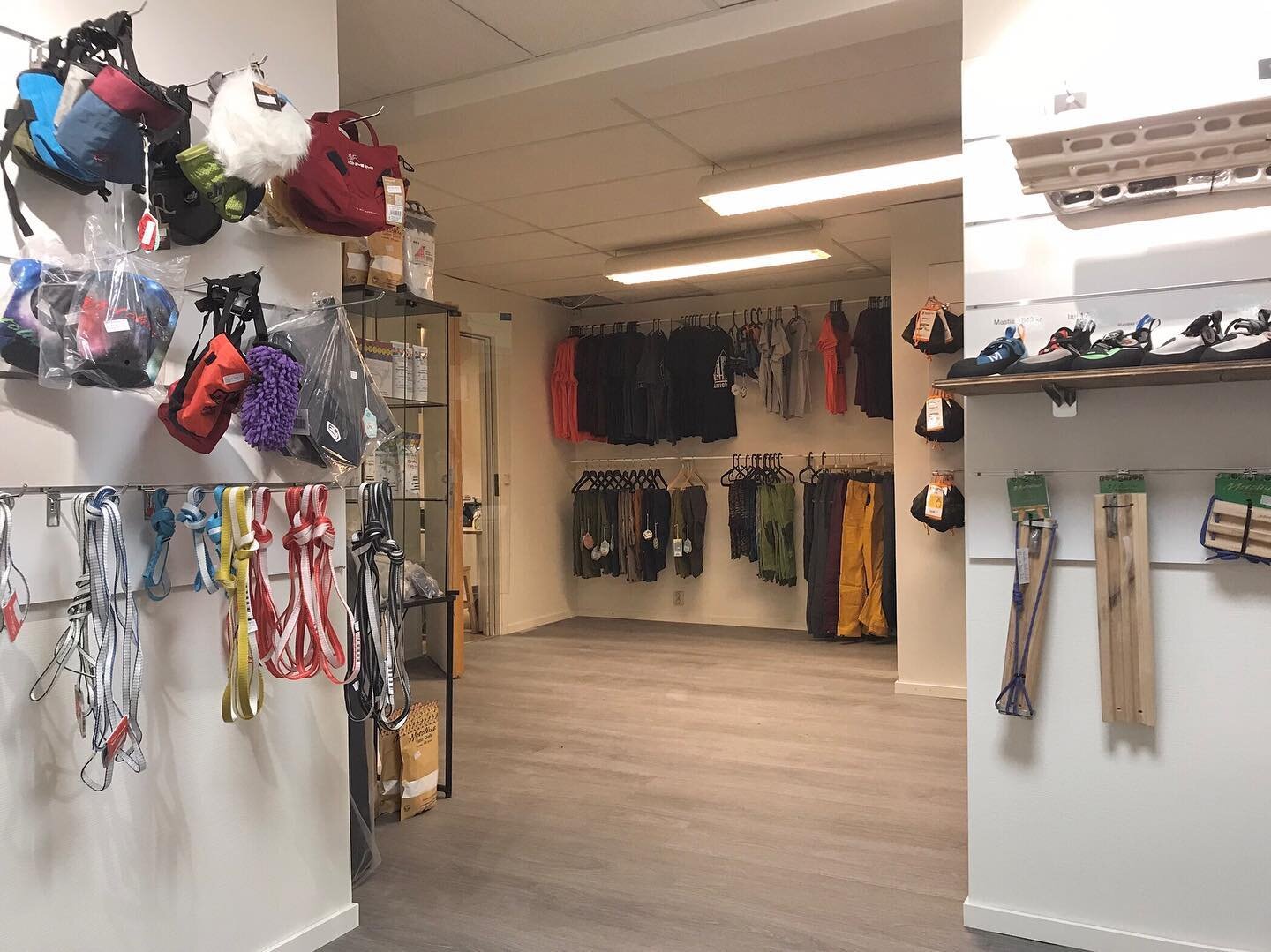 Nu &auml;r vi i sluttampen (p&aring; riktigt denna g&aring;ngen)! Men tills vidare f&aring;r ni njuta av denna bild p&aring; v&aring;r shop d&auml;r man kan hitta allt som beh&ouml;vs f&ouml;r att kl&auml;ttra b&aring;de inne och ute, och samtidigt s