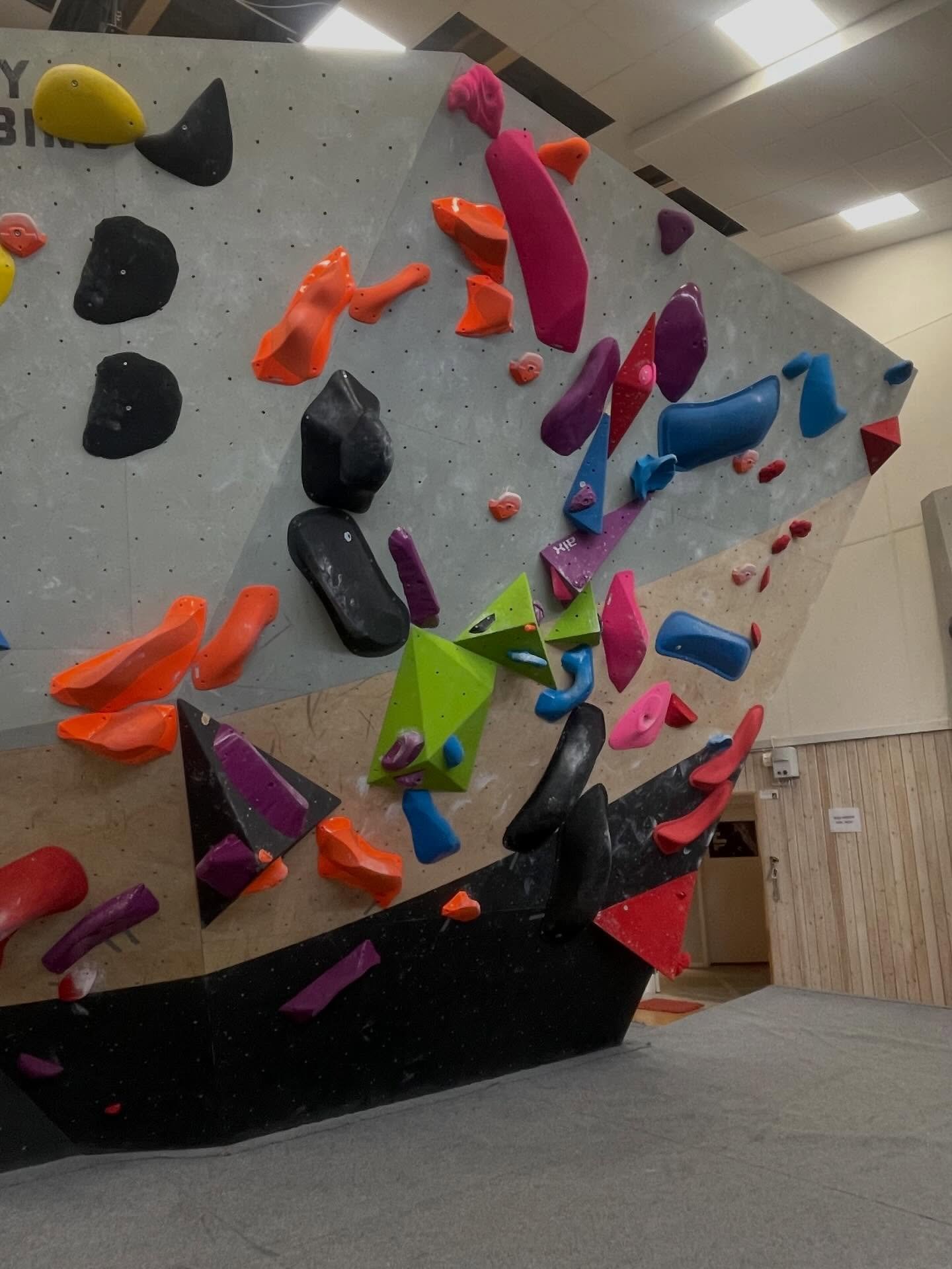 Kl&auml;mde in ett sista boulderbygge innan allt rivs ner om tv&aring; veckor 🙃