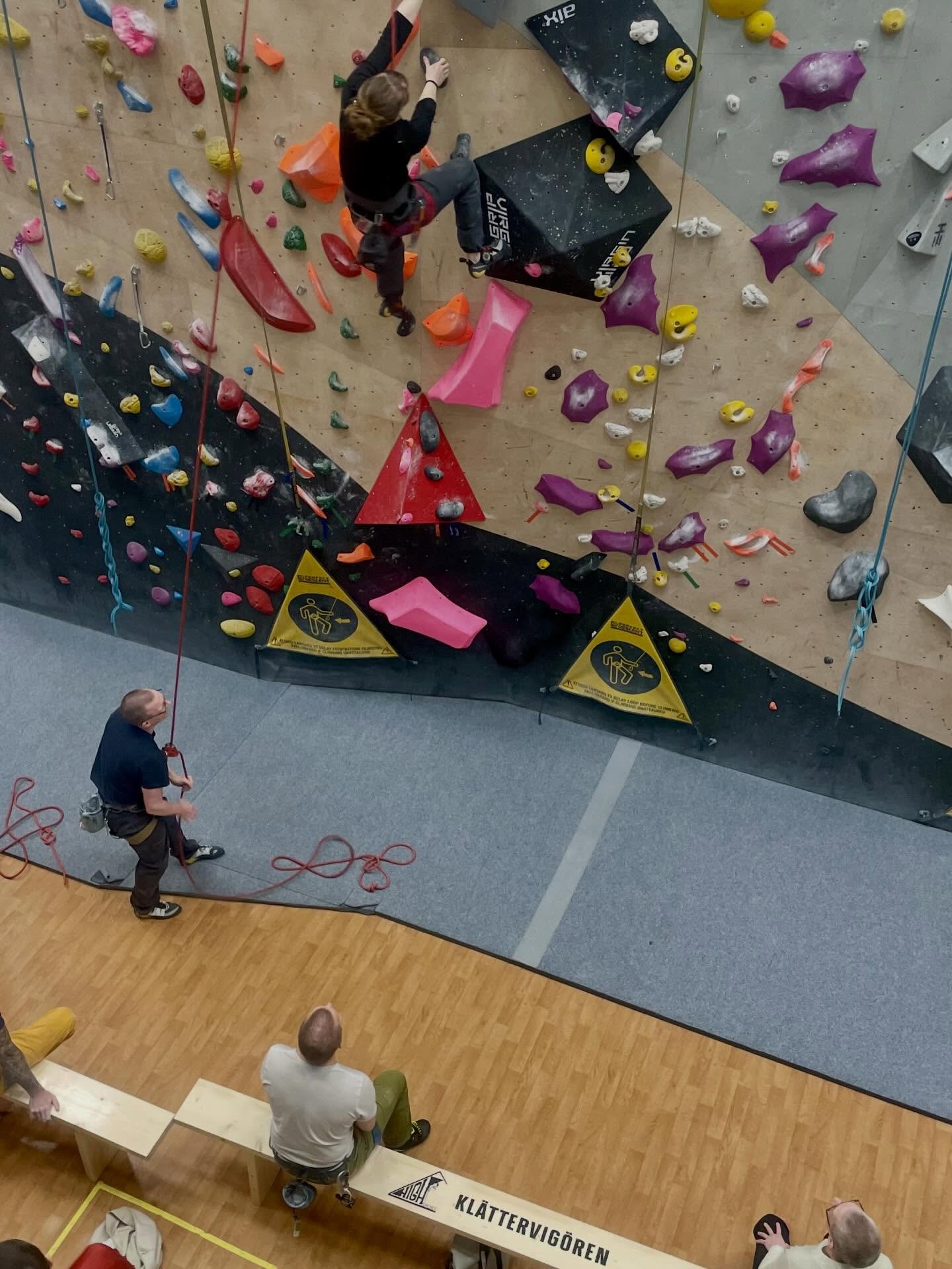 Nya leder, nya boulders (f&ouml;rra veckan) OCH NYA B&Auml;NKAR 🤩🤩🤩