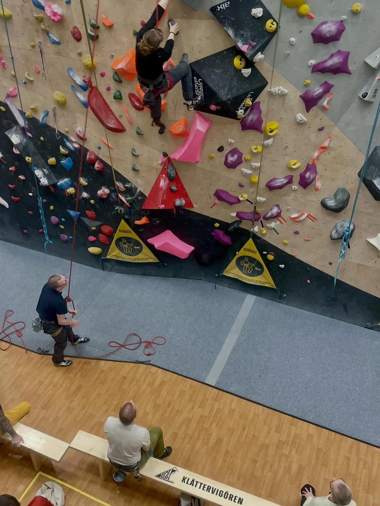 Nya leder, nya boulders (f&ouml;rra veckan) OCH NYA B&Auml;NKAR 🤩🤩🤩