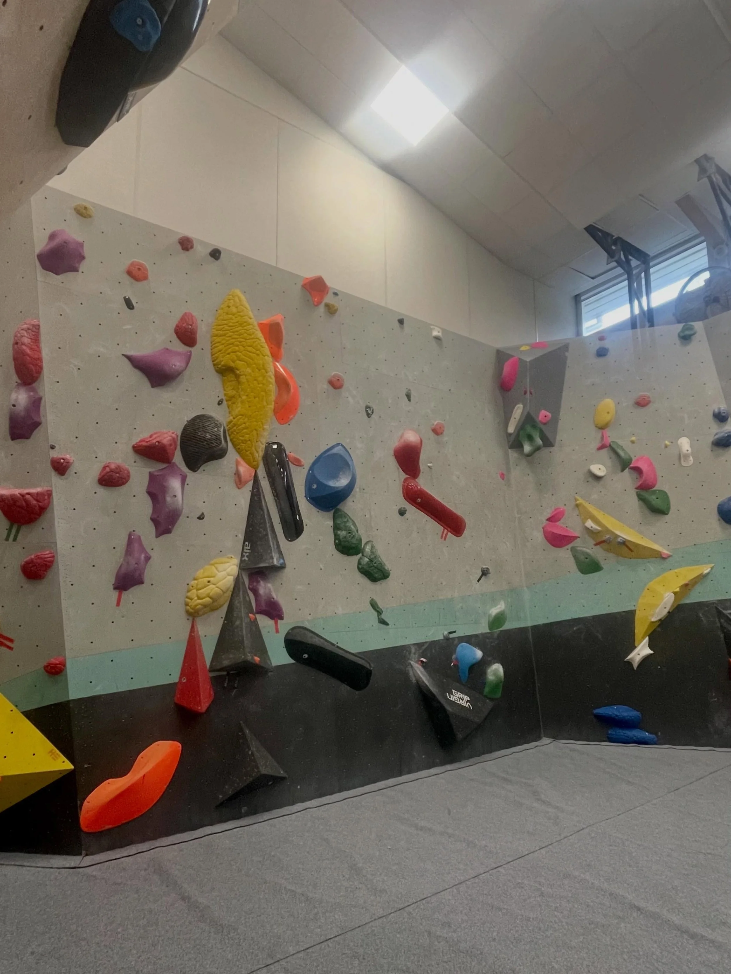 Kristi himmelsf&auml;rd dag har vi &ouml;ppet 12-19! 
Fredag och helgen &auml;r det &ouml;ppet som vanligt. 

Inget nytt bygge denna veckan, ni f&aring;r forts&auml;tta n&ouml;ta p&aring; f&ouml;rra veckans slab🤗