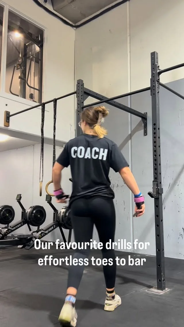 Want effortless toes to bar? Here’s your formula
Strong hip flexors - dish hold + tap 💪
Tight body positions - leg lever lift + bench supported ttb 🤸
Powerful lats - front lever lift 💥
Consistent rhythm - knee raises 🔃
#gym #gymnastics #to