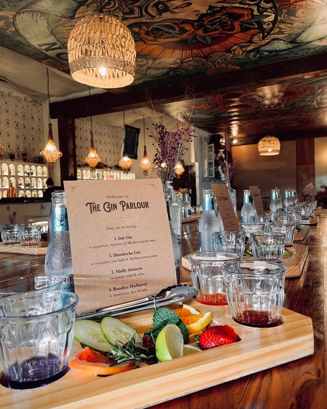Indulge your senses tonight at the Gin Parlour with an array of tantalizing cocktails and premium spirits waiting to be savoured. 

Step in and elevate your evening with every sip! 🍸🍸
