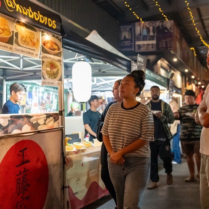 Our iconic street food market brings the world to your plate 🌍✨ From Tibetan dumplings to lamb mezze plates and everything in between, a stroll through our laneway is like a foodie trip around the globe&mdash;all in one night!