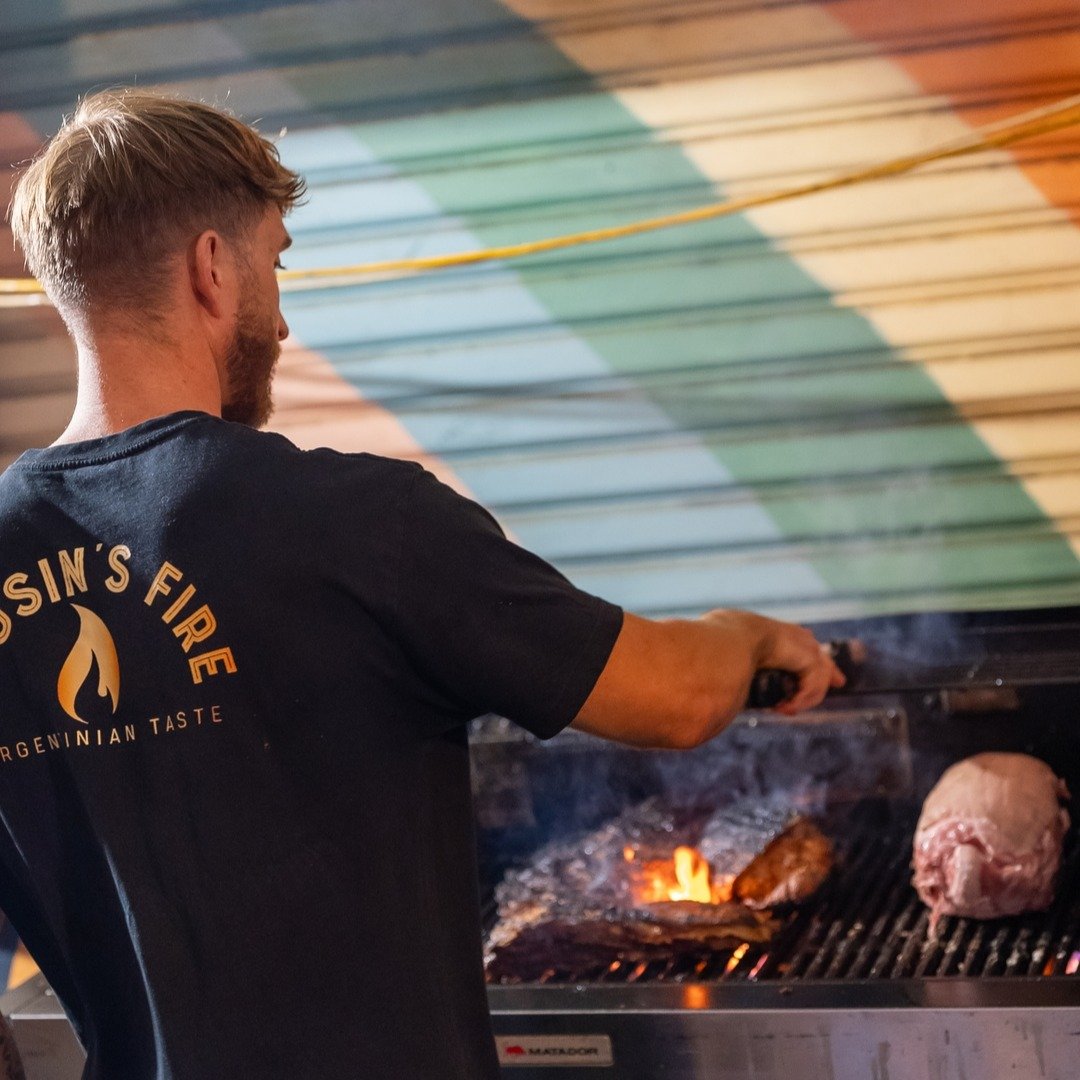 Nothing beats the flavour of flame-grilled Argentinian perfection 🔥🇦🇷 Pure magic on a plate! Come and see @cousinsfireaus tonight from 5pm