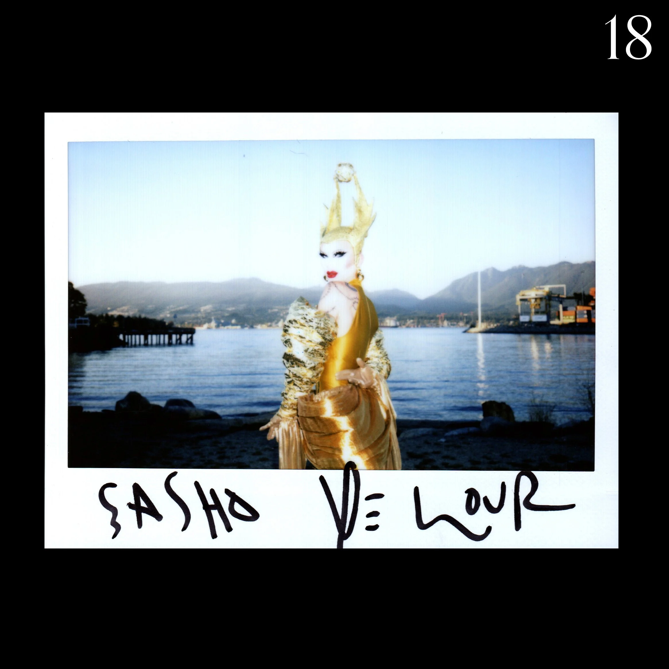 SashaVelourGold_0018.jpg