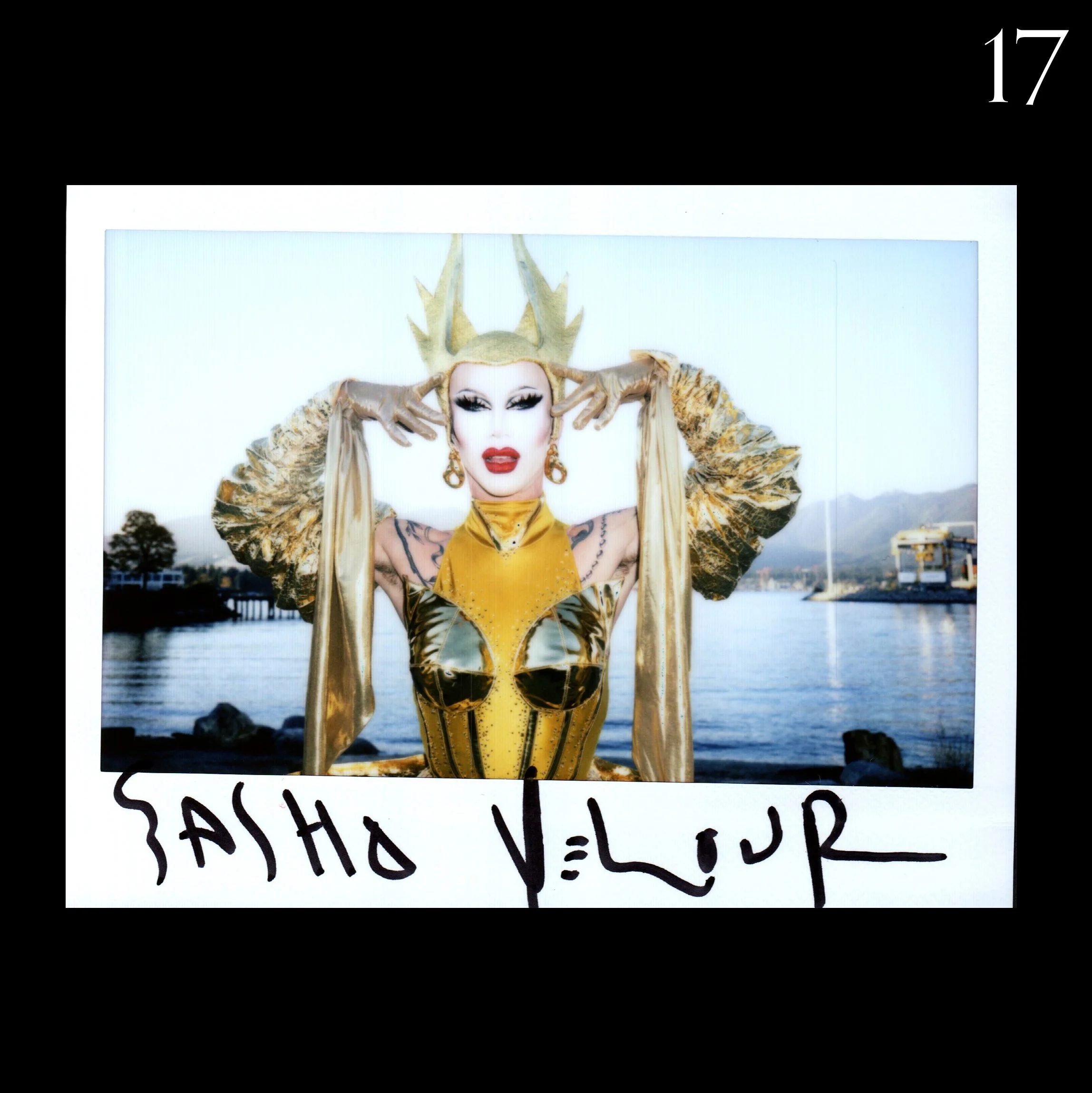 SashaVelourGold_0017.jpg