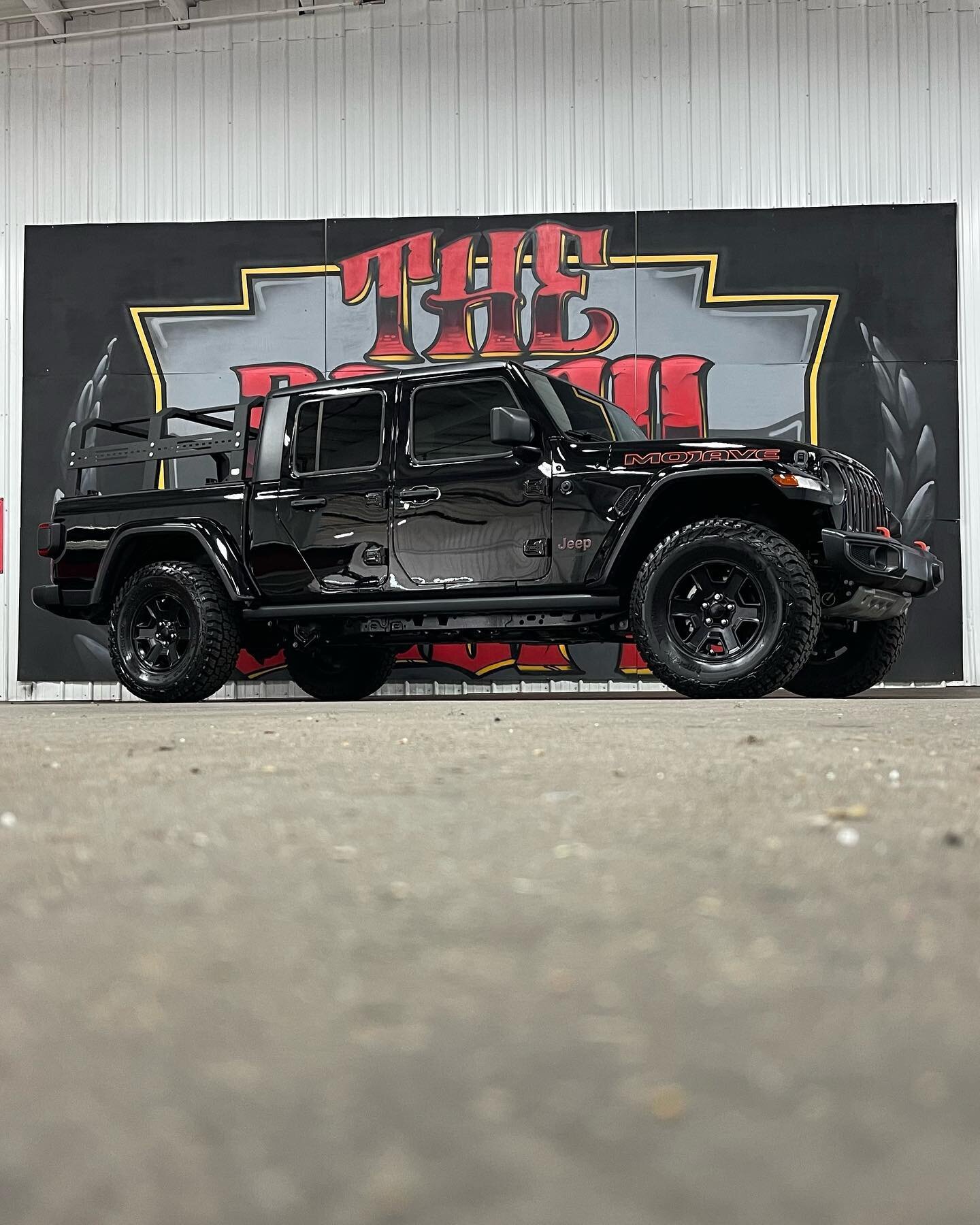 Russel Crowe came in for the works check it out ! #westmichigan #springlake #grandhaven #detail #details #detailers #detailersofinstagram #gtechniq_na #gtechniqaccredited #gtechniq #gtechniqna #ceramic #ceramics #jeep #jeepgladiator #jeepmoab #jeepgl